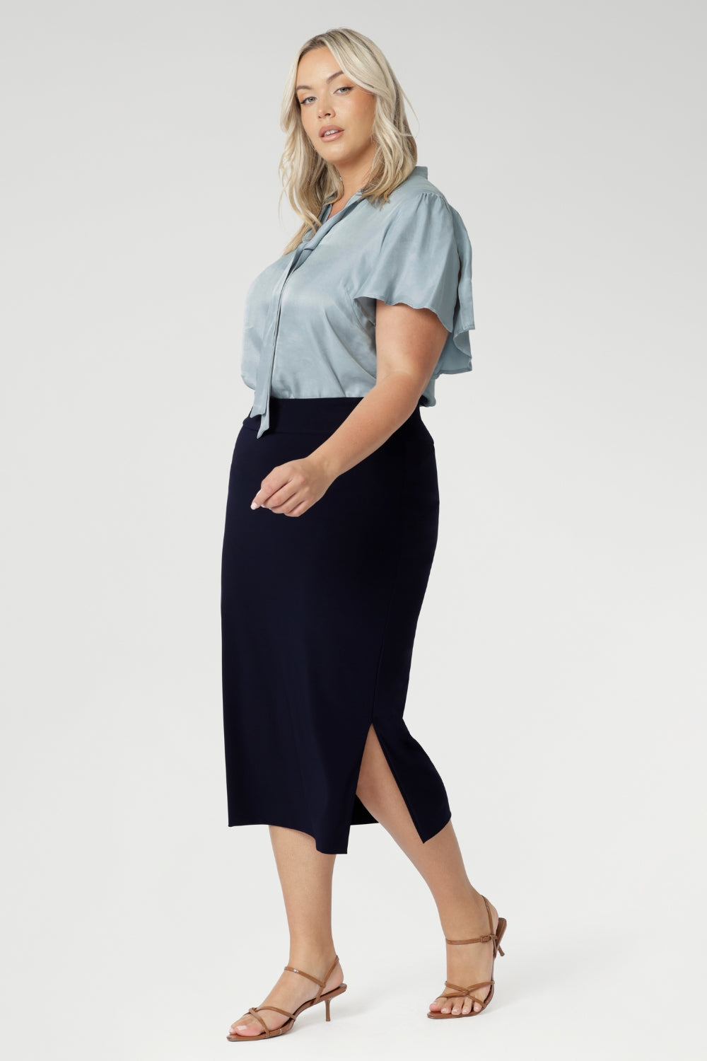 Elevate your wardrobe with the sophisticated Andi Midi Skirt in Navy, designed to keep you both work- and event-ready. Crafted from a navy dry-touch jersey fabric, this skirt offers a soft stretch for all-day comfort.