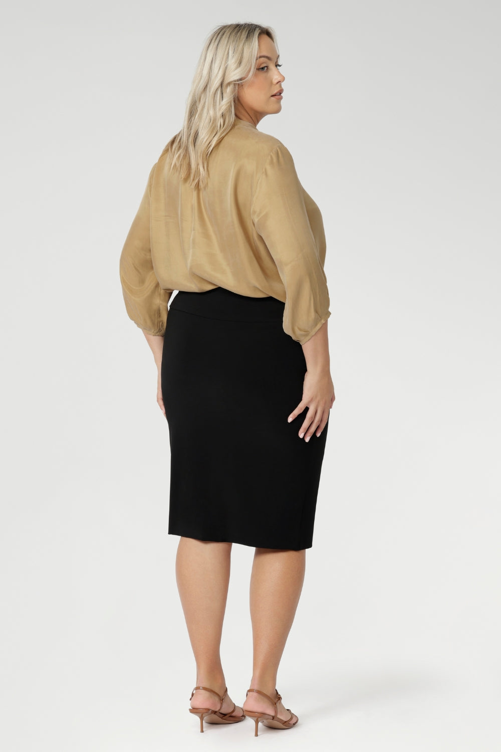 Convenient pull-on style skirt, the Andi Tube Skirt offers a flattering regular length that pairs effortlessly with any wardrobe whether casual or corporate.