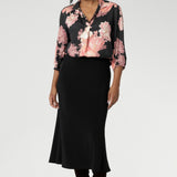 Featuring a semi-fitted cut, it provides a flattering shape without being restrictive. The collar neckline adds a classic touch, while the subtle tuck details below the back neckline bring a refined, tailored look. Its 3/4 length soft sleeves are finished with narrow, bound hems for a neat, polished finish. Available in sizes 8-24.