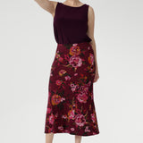Crafted from our signature dry-touch stretch jersey, the Asher Skirt offers a comfortable, streamlined fit with an easy pull-on, elasticated waist, and a refined A-line shape.