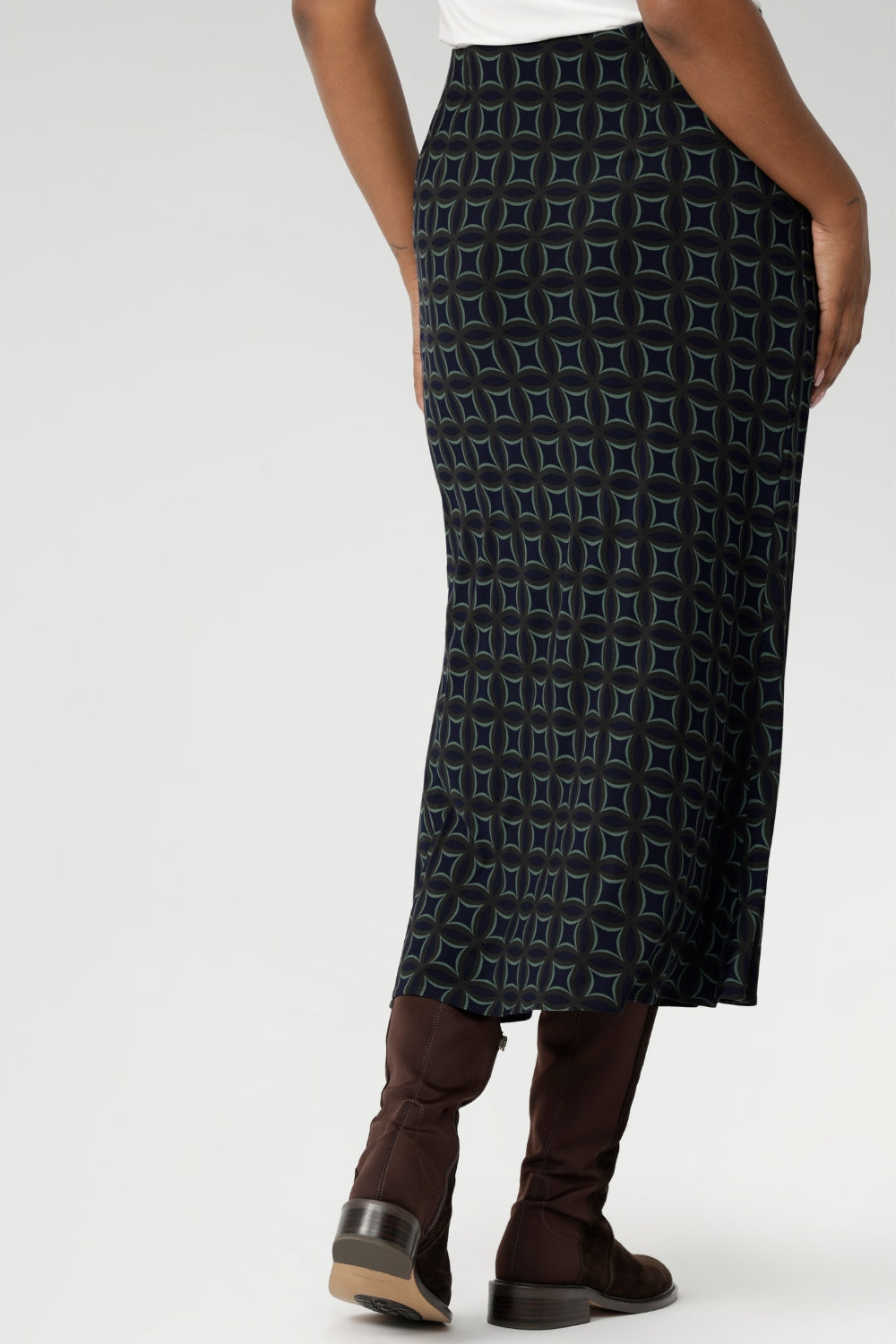 This chic midi skirt is the perfect addition to your workwear collection, combining elegance with comfort. Flattering bias cut skirt offers a fluid silhouette that moves with you. Darts at the back enhance your natural shape, while preserving the A-line structure for a sleek, feminine finish. Crafted from easy-care, wrinkle-resistant dry-touch jersey, this skirt is perfect for both work and travel.