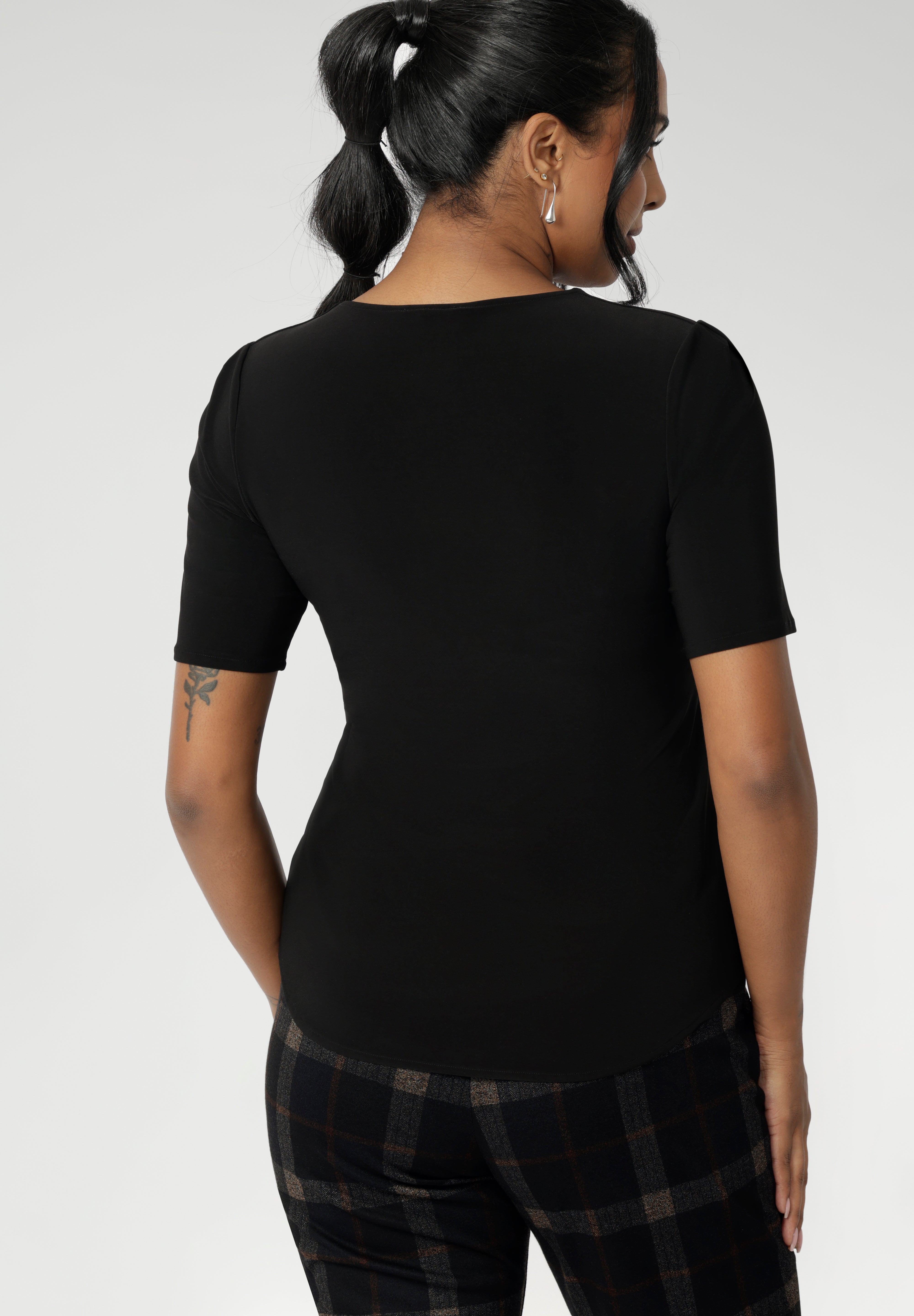 Add a modern touch to your workwear essentials. Berni has been crafted for comfort and style, this classic black top with square neckline is available online from Australian women’s fashion brand Leina + Fleur in inclusive sizes 8–24.