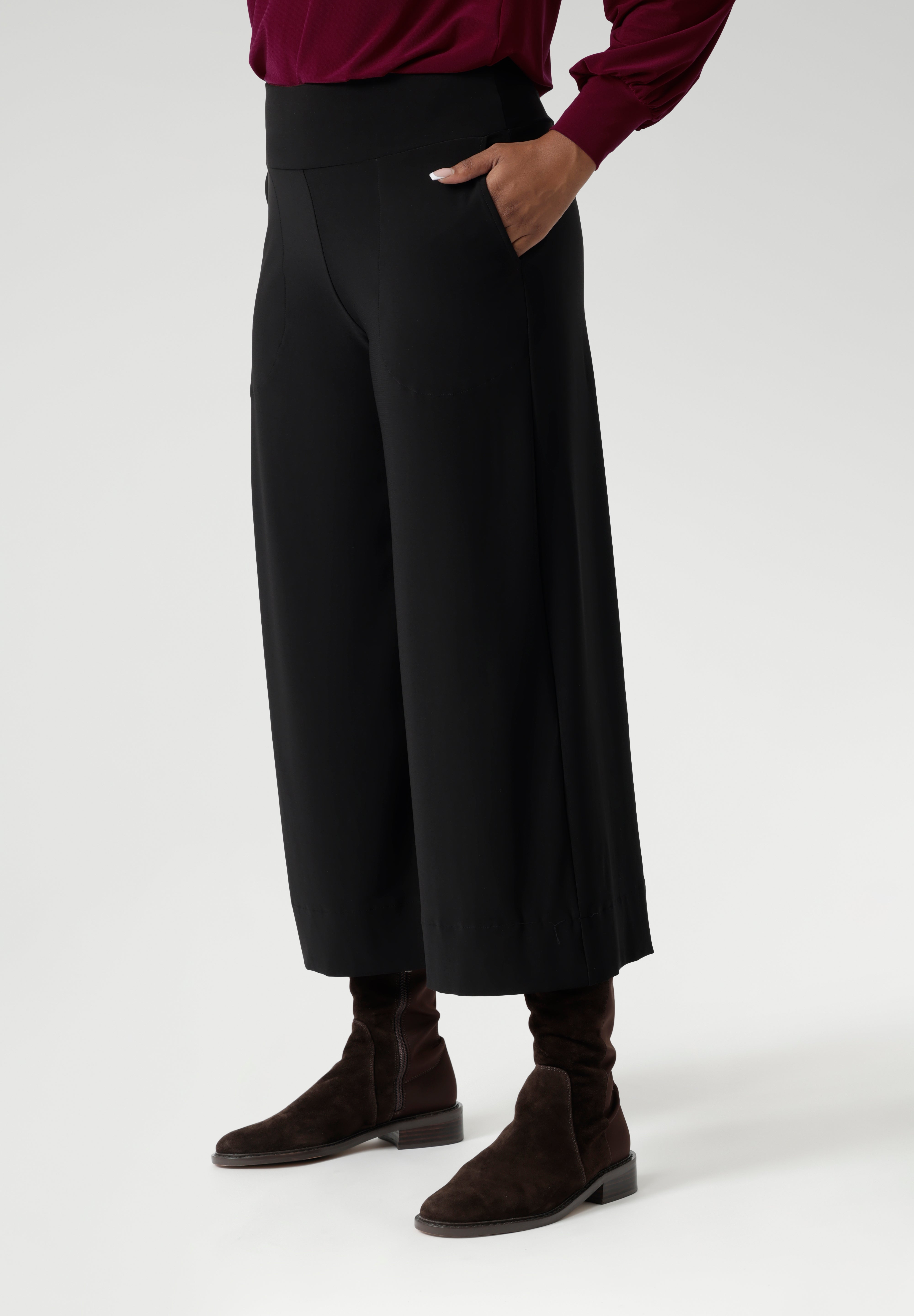 Cropped pants with pockets, these pull-on trousers are made in Australia by women's clothing brand, Leina & Fleur - sizes range from 8-24. Bradley Pants now available in 2 heights.