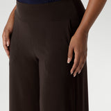 The Bradley Culotte in Cocoa is a pant that unites all heights. Pair back with our Sandro Jacardi for a comfortable soft suiting combination.