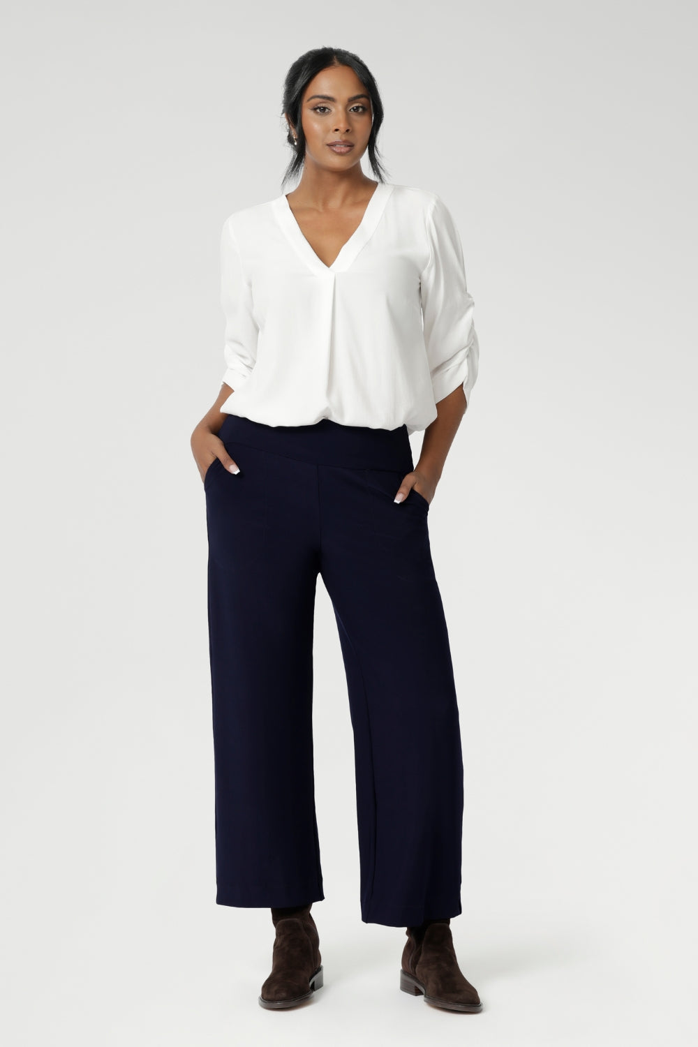 The Bradley Culotte in Navy is a pant that unites all heights! Pair back with our Sandro Jacardi for a comfortable soft suiting combination.