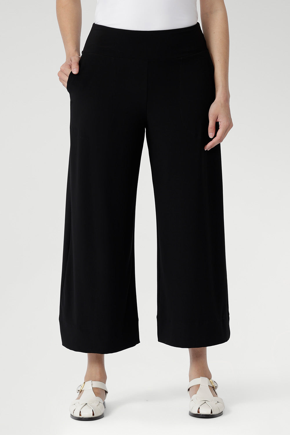 Crafted from our premium heavy-weight dry-touch stretch jersey, the Bradley Culotte blends comfort and modern style in one versatile piece. With a double-layer waistband, side pockets, and extra-wide cropped legs.