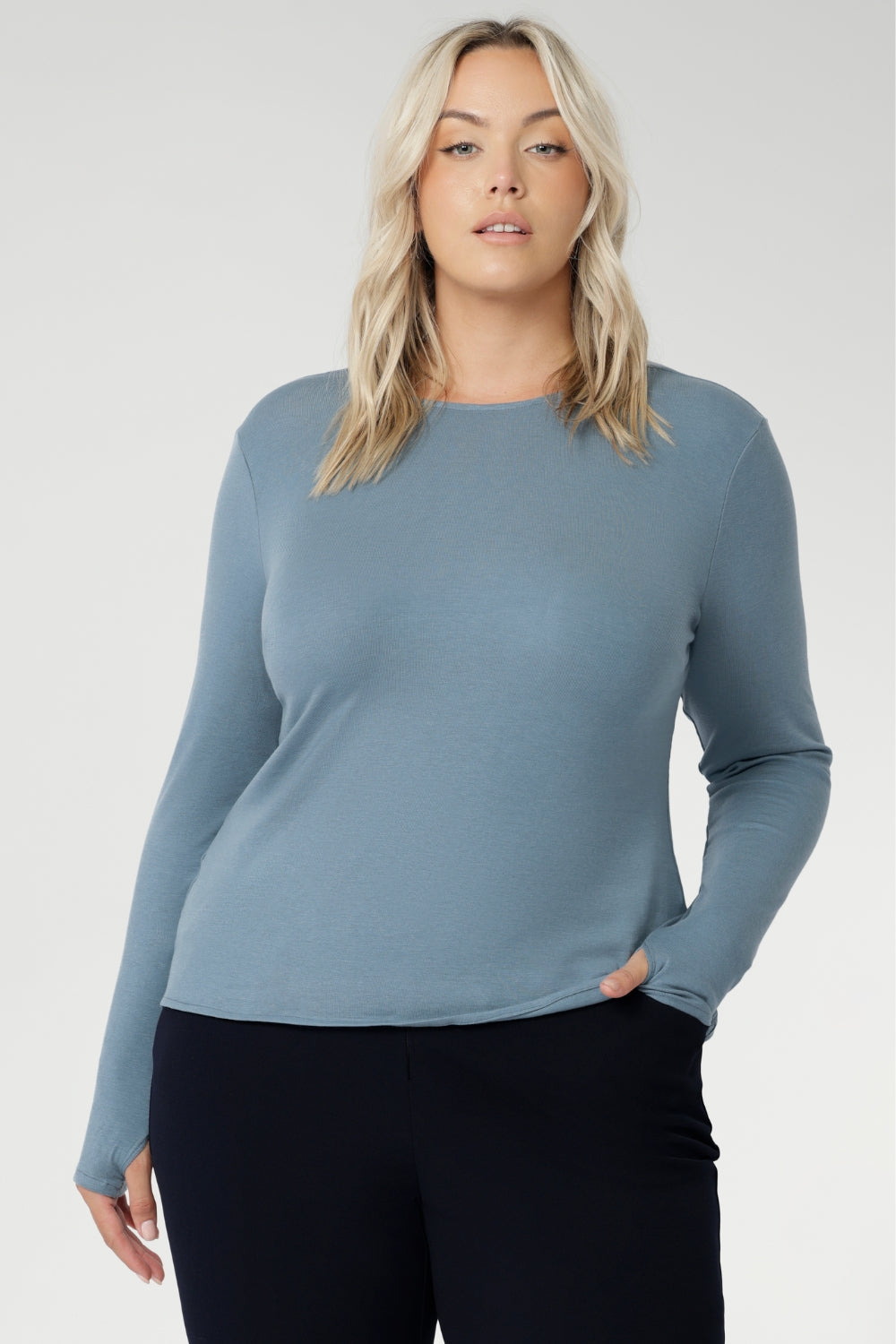 Stay effortlessly stylish through the cooler months with this luxuriously soft knit top, crafted from a premium Tencel wool blend. Designed for comfort and versatility, it features a flattering close-to-body fit that moves with you, thanks to its generous stretch and breathable finish.