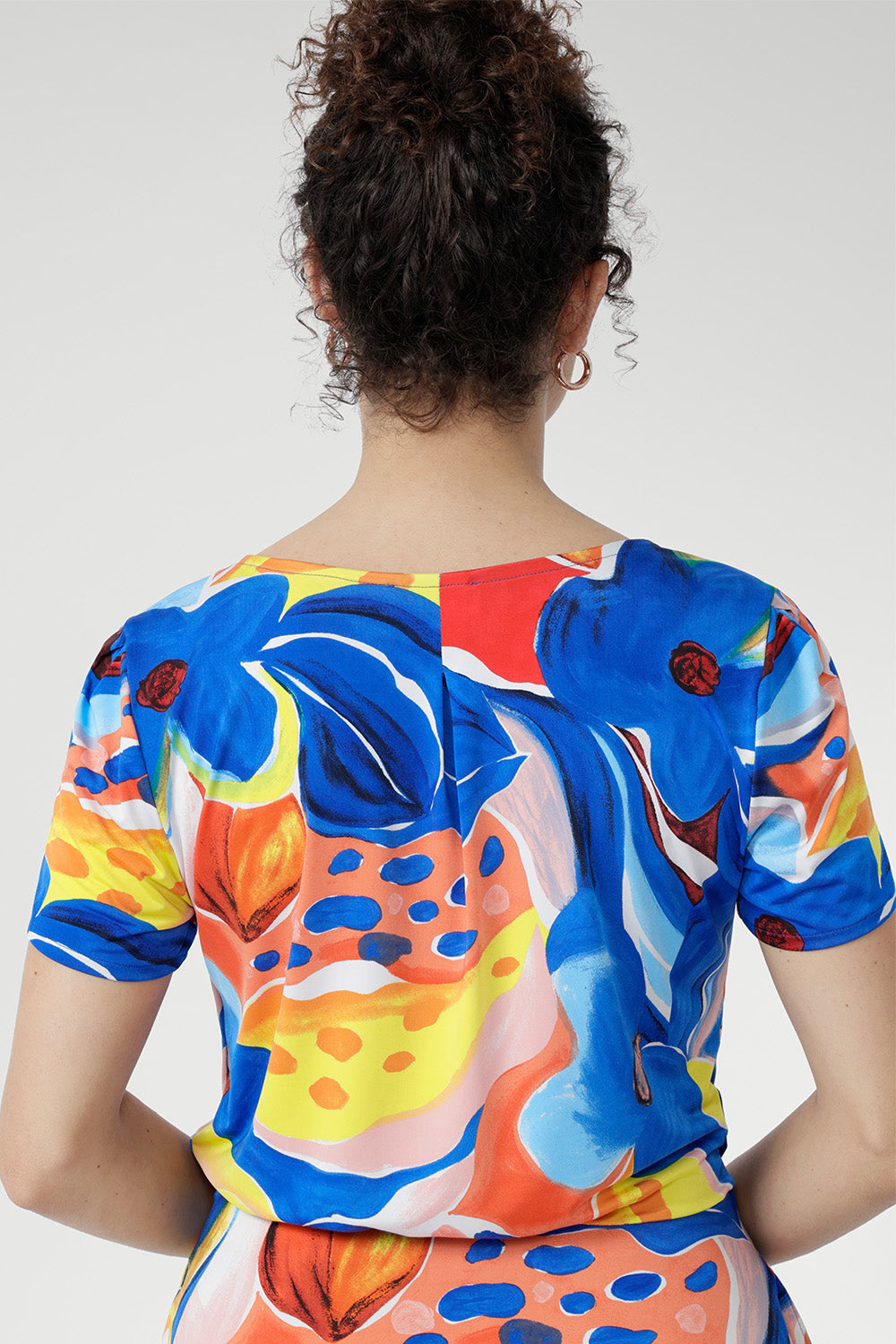 In cool-touch slinky jersey with soft stretch, the Casey Dress in Summer Bliss is all about comfort and style. Finished in a bold floral print, it’s your go-to dress for warm-weather days. Available in sizes 8–24. Made in Australia.