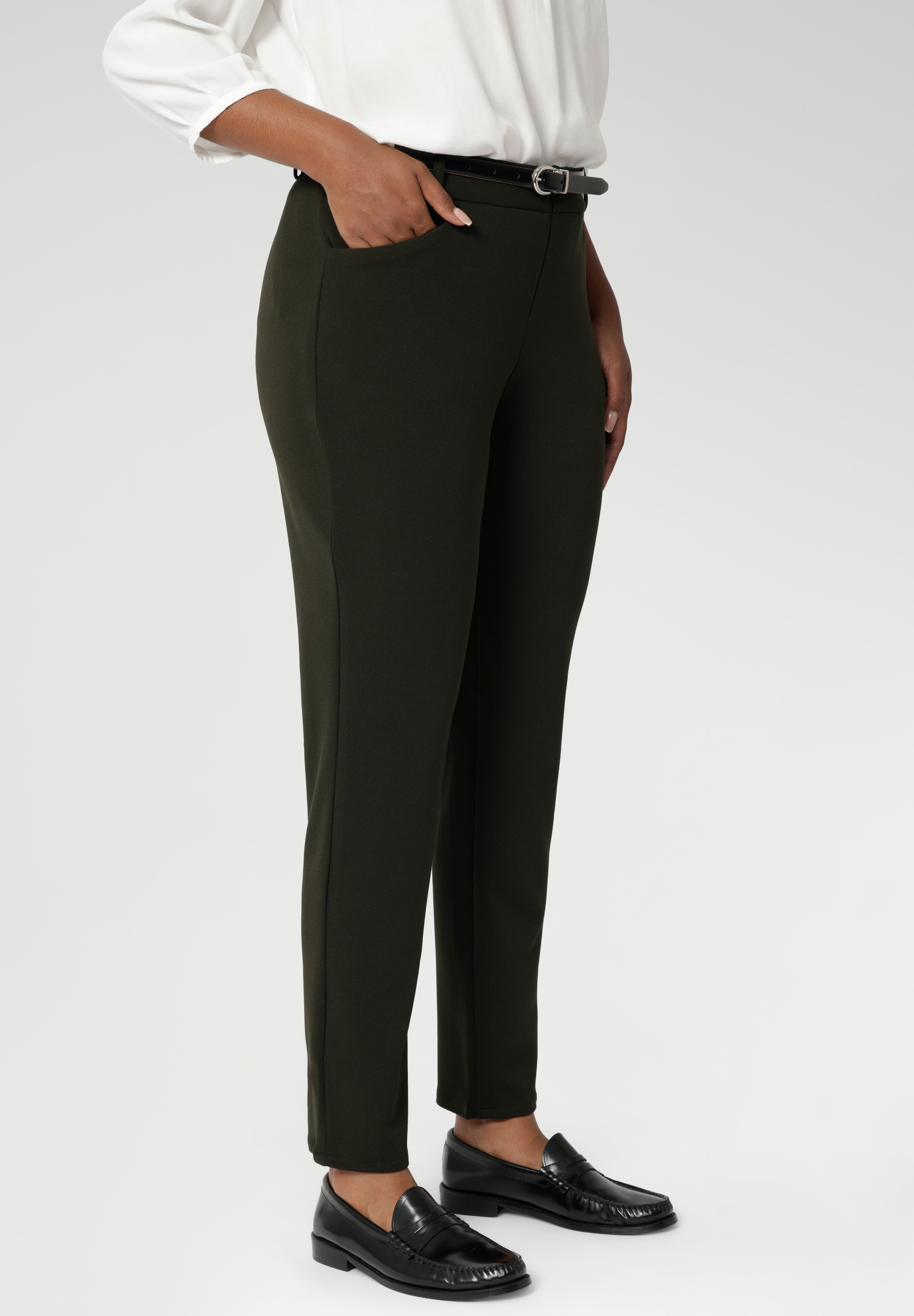The pants are designed with angled front pockets, giving them a modern touch, while the back darts ensure a tailored fit that contours to the shape of the body. Available in sizes 8-24.