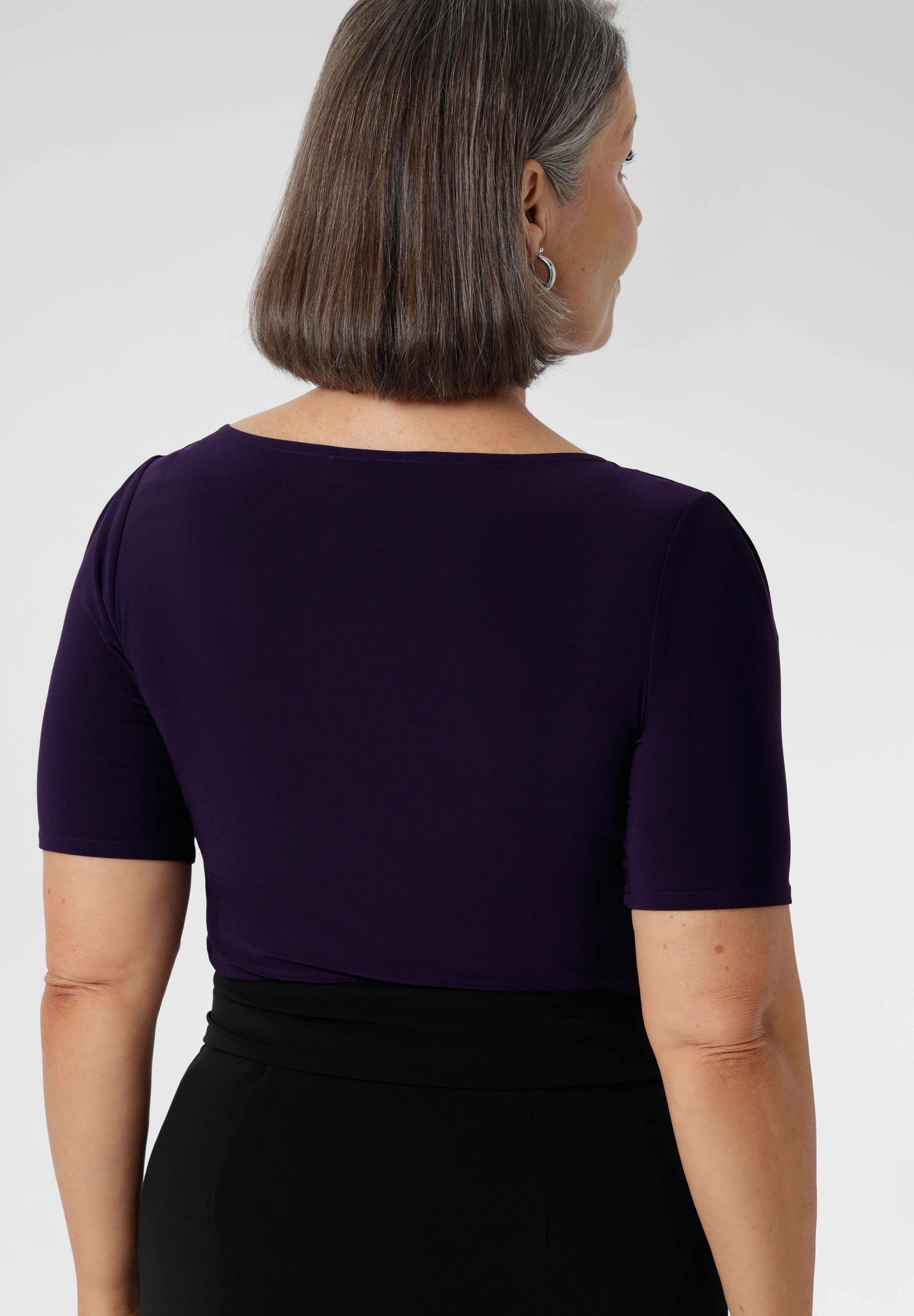 Designed to perfectly complement our signature L+F jersey dresses and skirts, this versatile black belt cinches the waist to create a flattering silhouette and adds a refined finish to your look.
