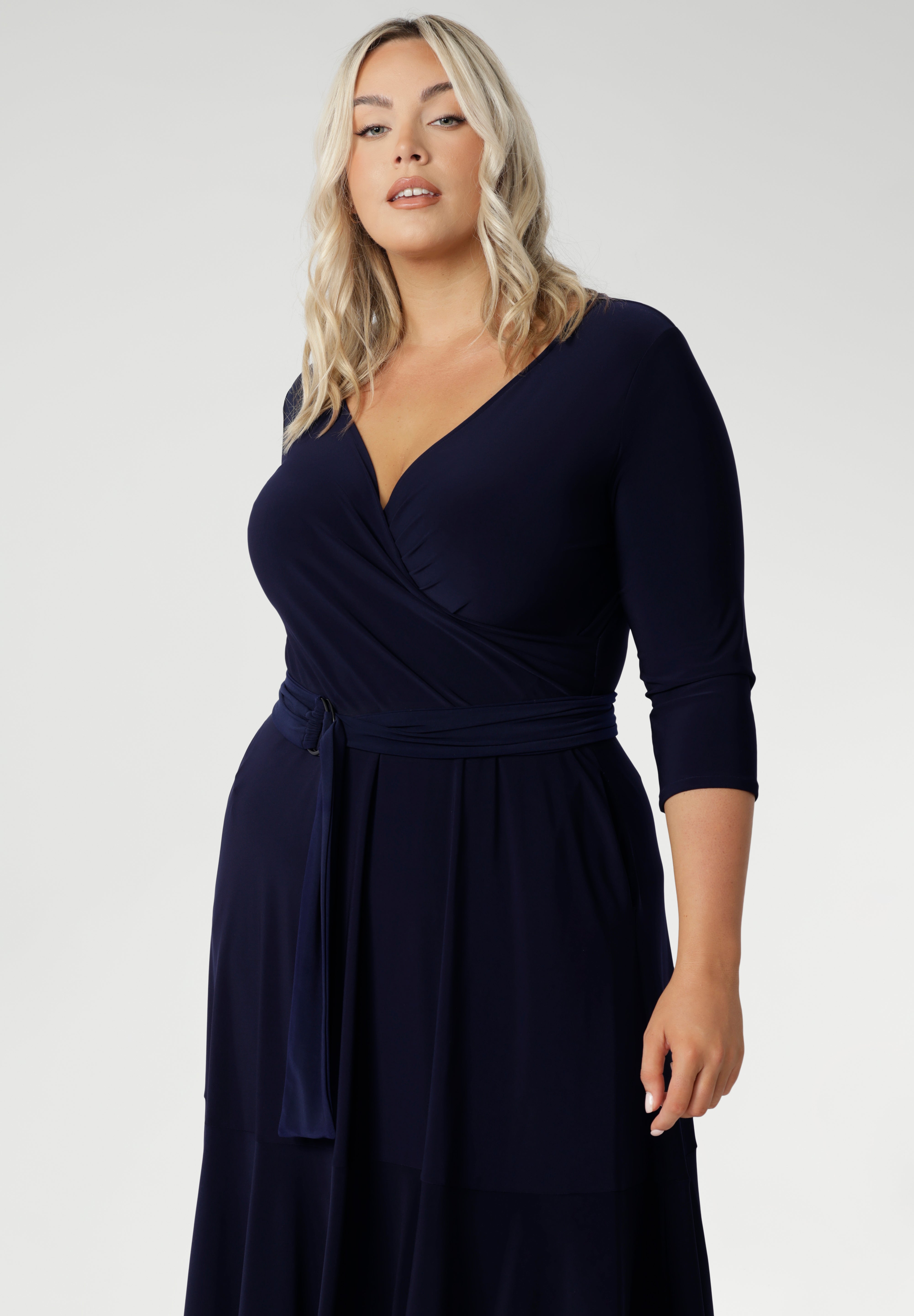 Elevate your wardrobe with the L+F Fabric D-Ring Belt, a versatile new accessory designed to bring definition and polish to your women’s workwear looks. Crafted to complement our signature L+F jersey dresses and skirts, this waist-cinching belt is the perfect styling tool to create a flattering silhouette with ease.