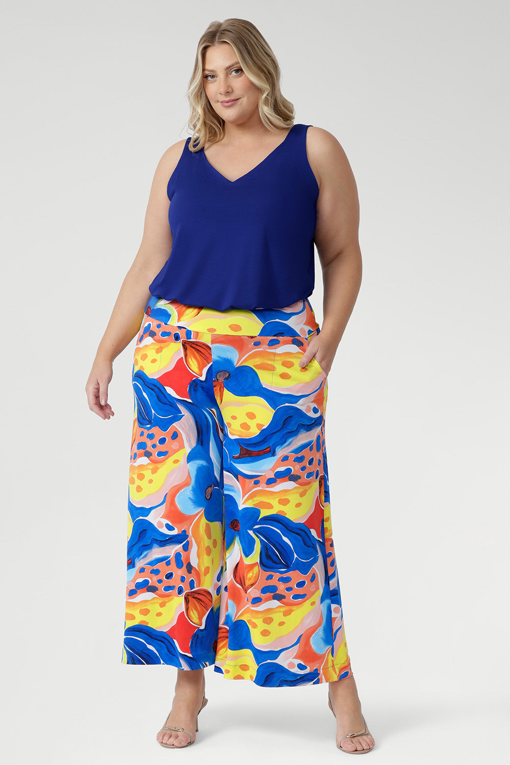Lightweight, comfortable, and endlessly versatile — the Dany Culotte in Summer Bliss is made from our cool-touch slinky jersey and finished in a bold abstract print on crisp white. The wide-leg cut offers an elegant drape and easy movement, while the soft pull-on waistband and handy side pockets make everyday wear a breeze. Ideal for workdays, getaways, or weekends on the go.