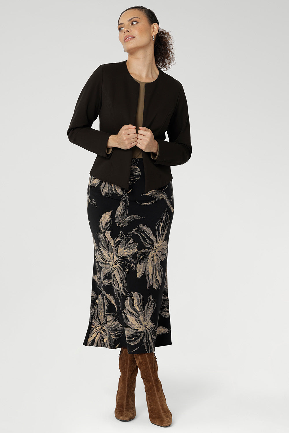 The Drake Jacket in Cocoa brings a warm, modern edge to your capsule wardrobe. Crafted from high-quality dry-touch Ponte jersey fabric with firm stretch, this cropped jacket delivers clean lines, structured tailoring, and all-day comfort. The rich cocoa tone adds a sophisticated, earthy elegance that pairs beautifully with both neutral and bold pieces, making it a versatile choice for work, travel, and everyday wear.
