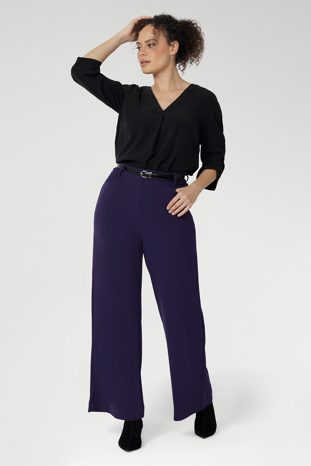 Experience the perfect blend of luxury and modern tailoring with the Drew Pant, expertly crafted from our body-contouring Scuba Crepe Jersey fabric that offers a soft textured feel with just the right amount of stretch.