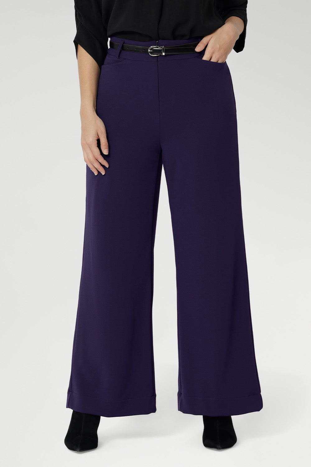 The waistband includes belt loops for added versatility, allowing you to personalise your look. Full length and tailored to perfection, these pants pair flawlessly with our Merit Blazer for modern stretch suiting at its best. Proudly designed and made in Australia, the Drew Pant is your go-to choice for timeless elegance and everyday confidence.