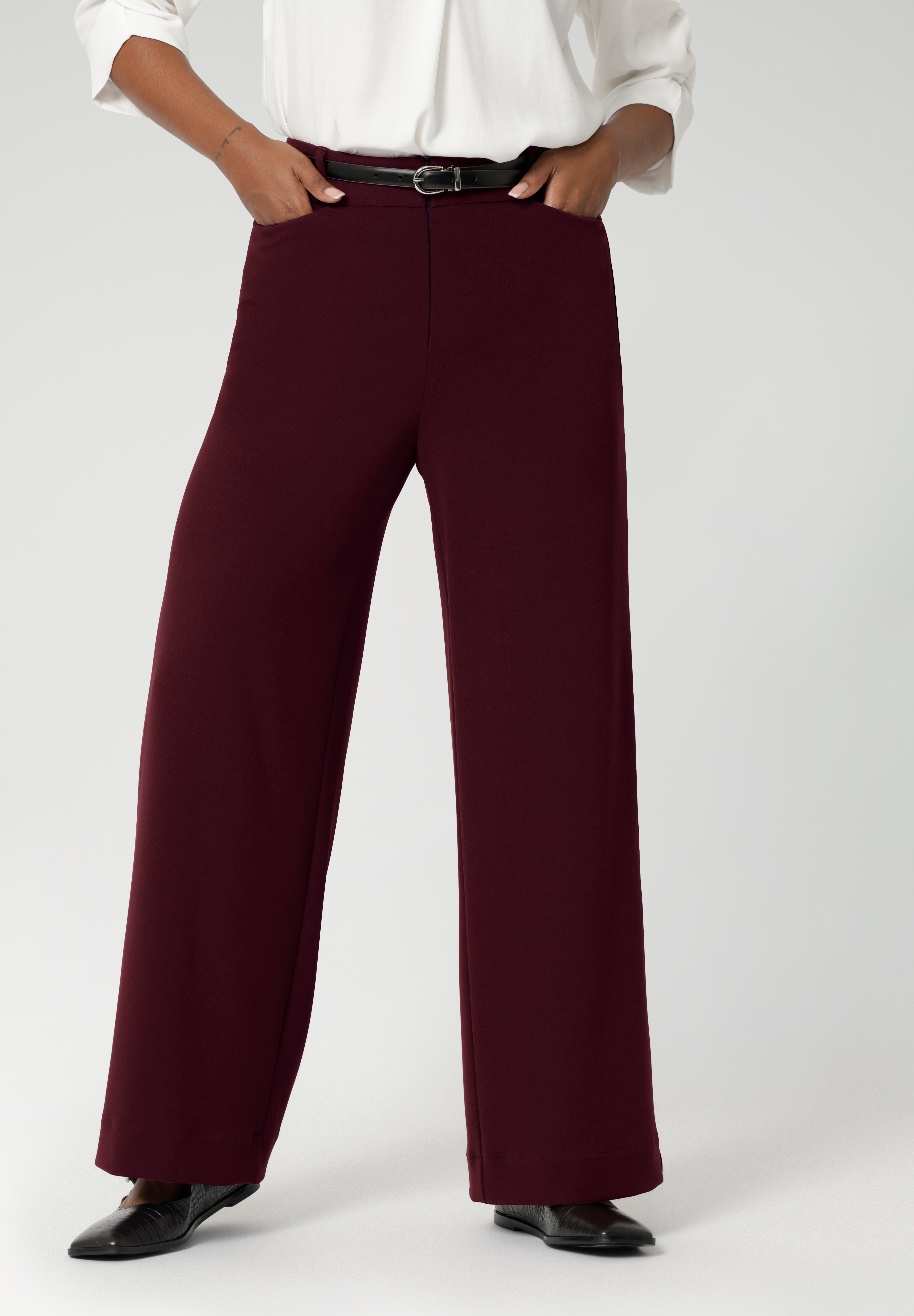 Close up Image of Drew Pants feature new angled front pockets that add functionality. And back darts to help shape and define the silhouette. Available in size 8-24 and can be matched back with other items from the Soft Suiting collection.
