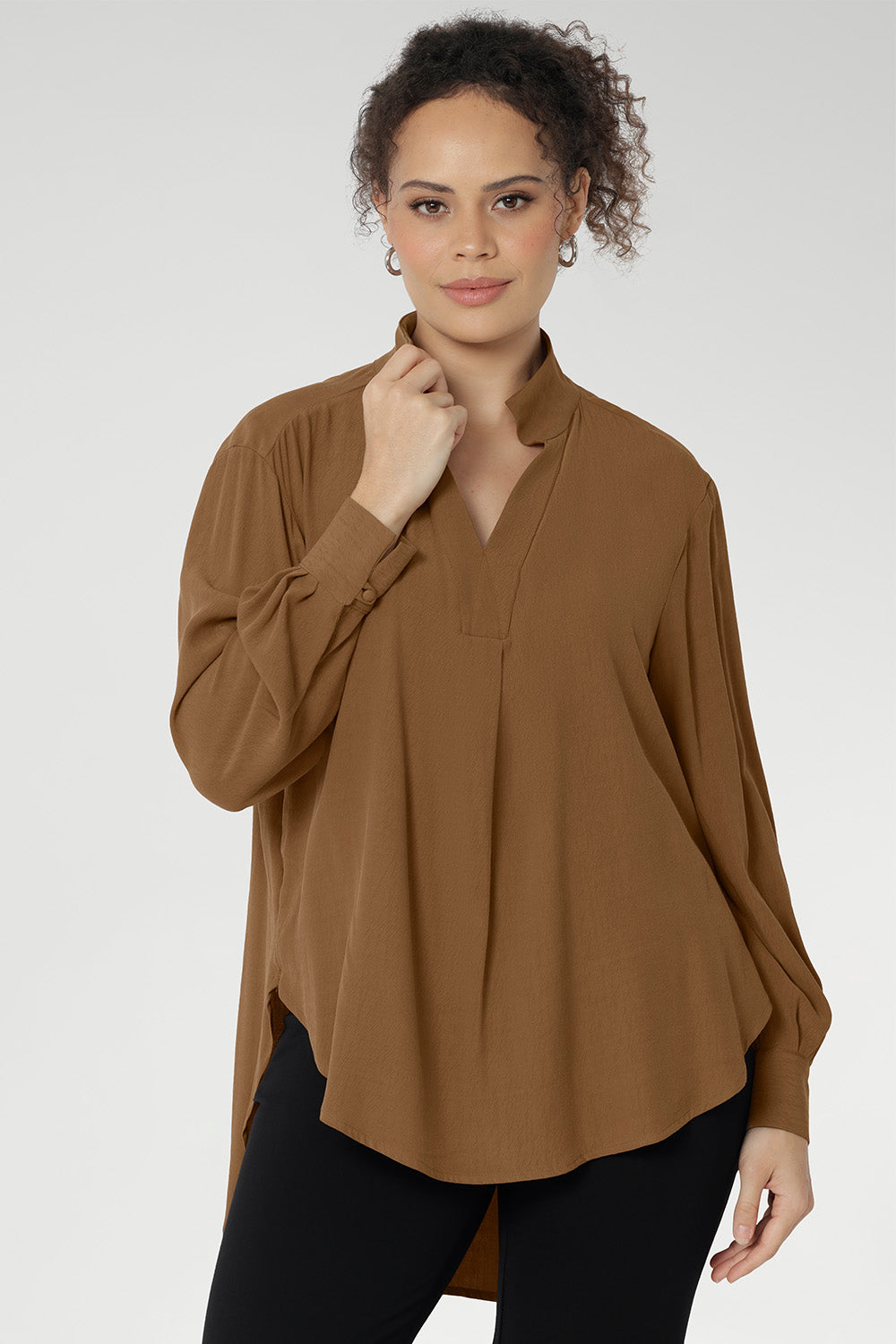 This is the Ellis Shirt in Nuthatch — an effortless piece with an oversized silhouette that’s made to move with you. Designed to be worn untucked or styled with a front or back tuck, it transitions seamlessly from relaxed to refined.