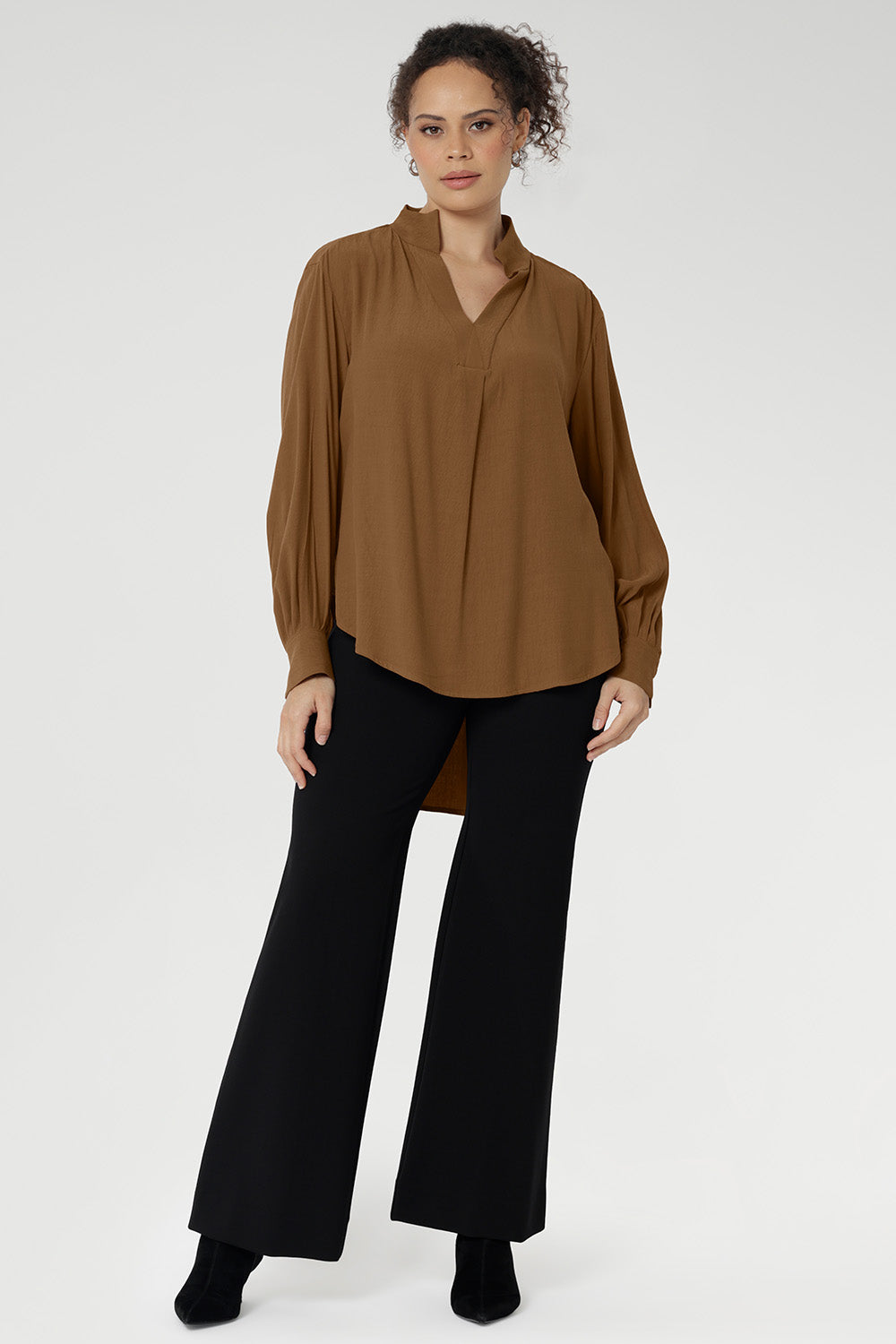 With a relaxed, oversized fit, the Ellis Shirt is available in sizes 8 through 24. If you prefer a closer fit, you can easily drop down a size. Available in sizes 8-24 and 3 other colour ways and prints.