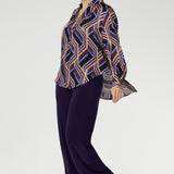 Full-length sleeves are finished with neat cuffs and a covered button for a refined touch, while the curved shirttail hemline sits slightly longer at the back, creating a flattering and balanced finish.