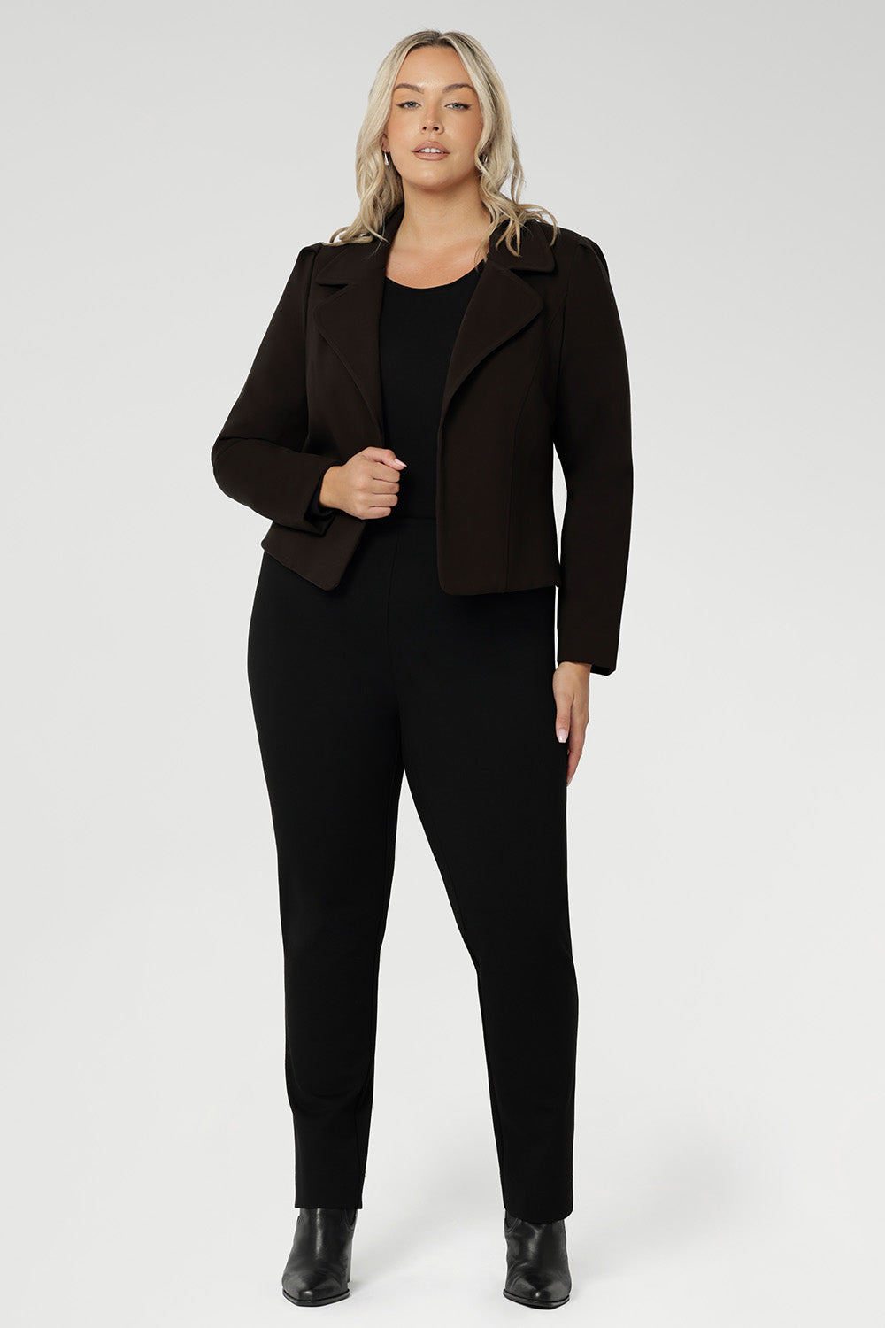 Pair it with the matching Paxton Pant for a coordinated and sophisticated ensemble. Proudly designed and made in Australia, the Garcia Jacket delivers timeless style with modern versatility.