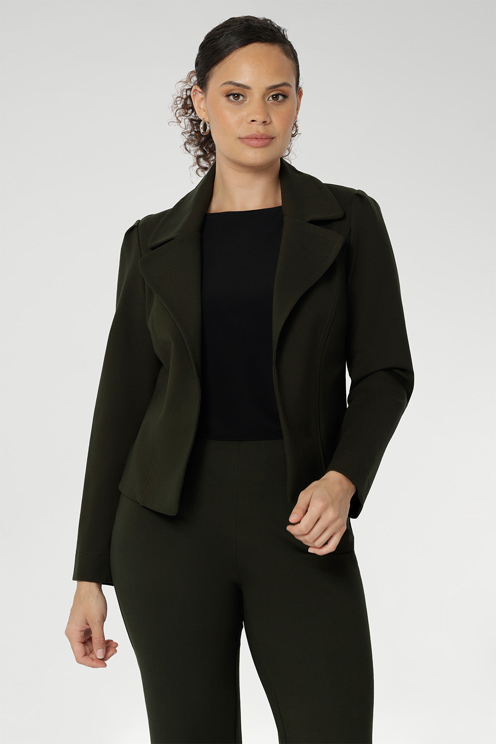 Crafted from premium dry-touch Ponte jersey fabric with firm stretch, this tailored, open-front jacket delivers both structure and comfort, making it an ideal layering piece for work, weekends, or travel.