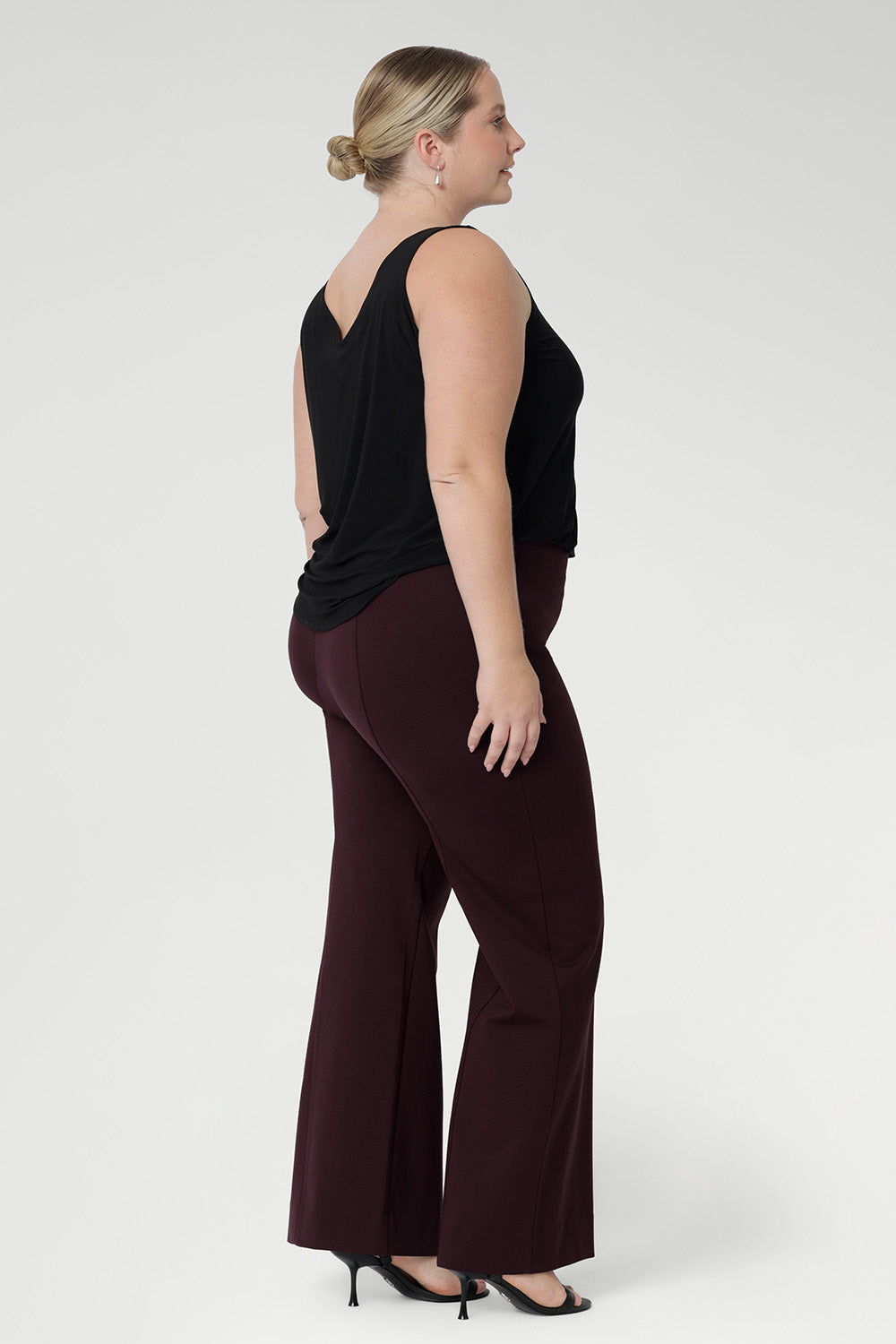 Sleeveless cami with a straight front and back hem keeps the look polished, while its reversible design gives you styling flexibility all week long. Proudly designed and made in Australia, the Harlee Top is your go-to solution for effortless, elevated dressing.