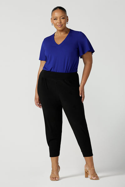 Great pants for travel, these dropped crotch, cropped leg, single seam black pants are made stretchy jersey for ultimate comfort. Worn with cobalt bamboo jersey top , shop these comfy navy pants for your travel and capsule wardrobe now!