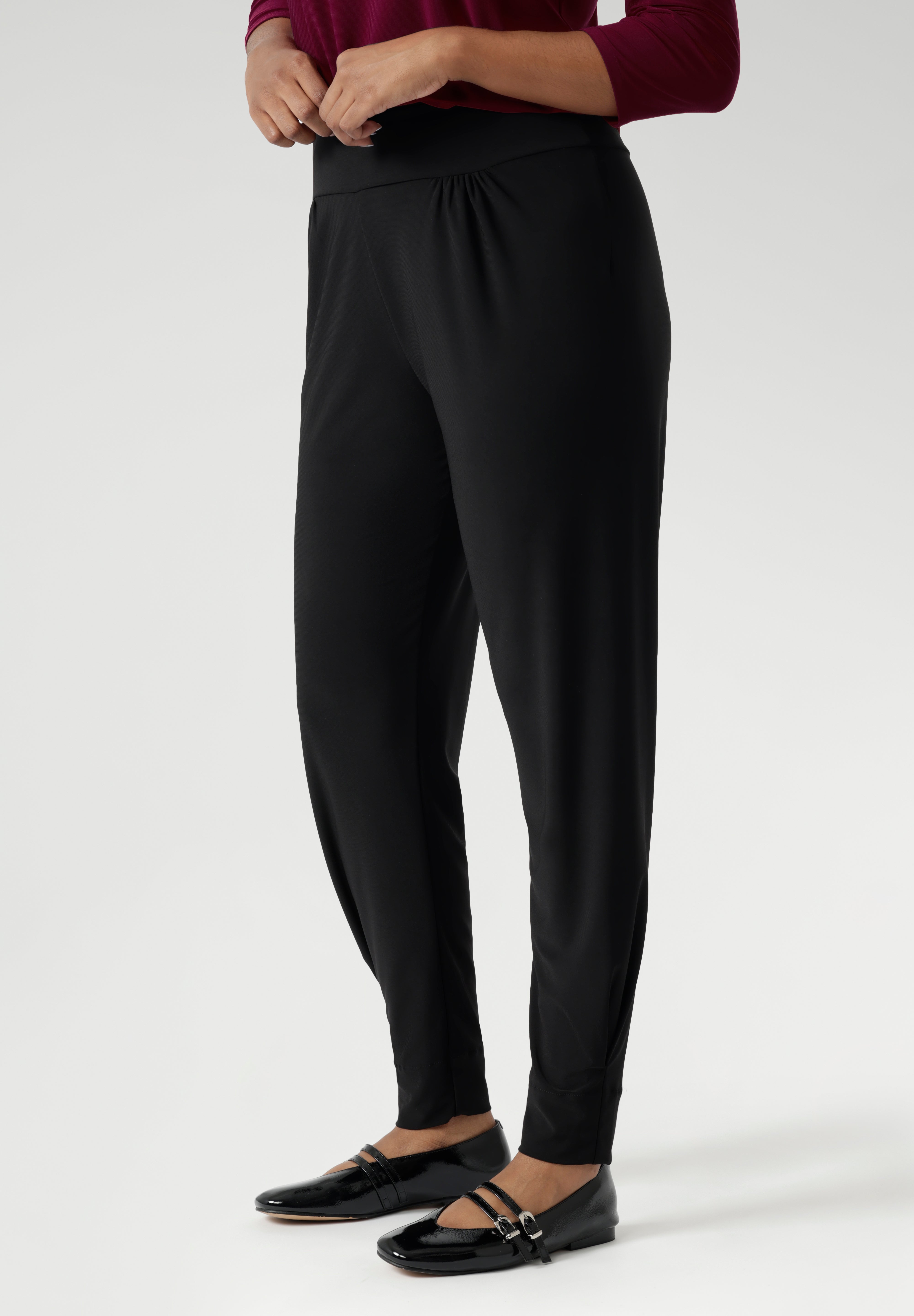 Shop these comfy black for your travel and capsule wardrobe now. Available in sizes 8-24.