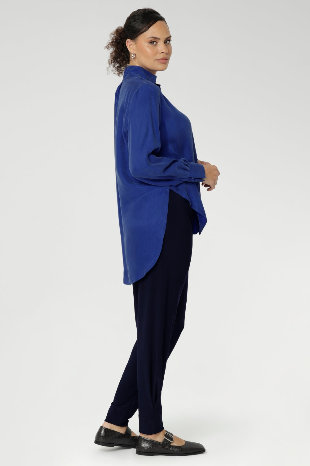 Indi is the perfect travel pant that feels so comfortable to wear, that you'll end up getting more than one pair. Can be styled with Tencel tops for elevated workwear style. Available in two different heights. These stylish 7/8 length pants feature single inside seam legs, a tapered leg fit, and ankle cuffs with a tuck detail for a sleek, modern look.