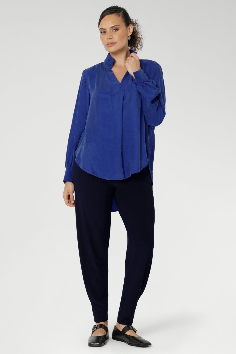 Indi is the perfect travel pant that feels so comfortable to wear, that you'll end up getting more than one pair. Can be styled with Tencel tops for elevated workwear style. Available in two different heights. These stylish 7/8 length pants feature single inside seam legs, a tapered leg fit, and ankle cuffs with a tuck detail for a sleek, modern look.