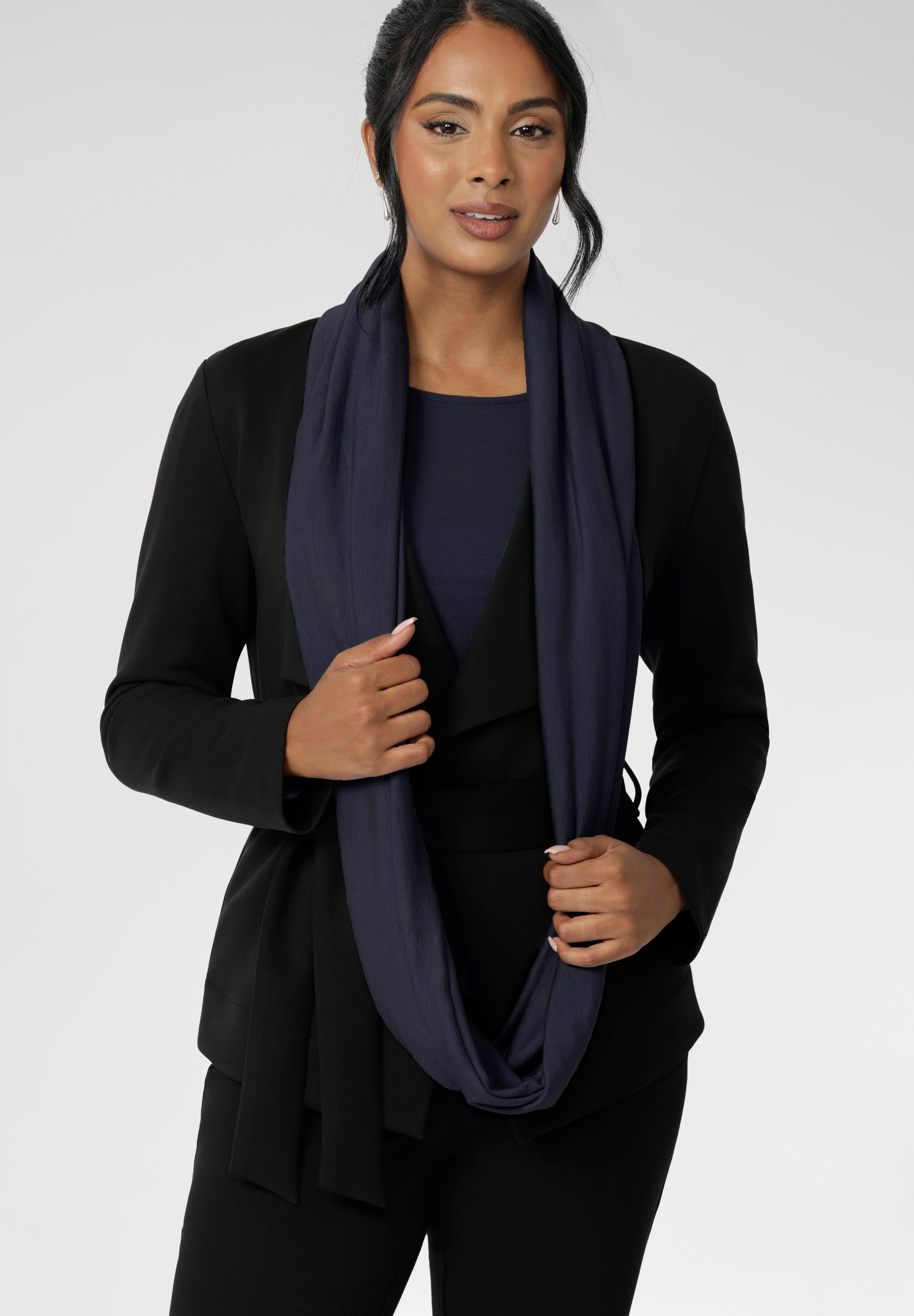 Light yet warm, Desiree is the ultimate layering companion for winter days, and its effortless wearability makes it an ideal travel piece. Easy to throw on, instantly elevating any outfit. Made in Australia for women across Australia and New Zealand, Desiree brings a refined, easy feel to daily dressing.