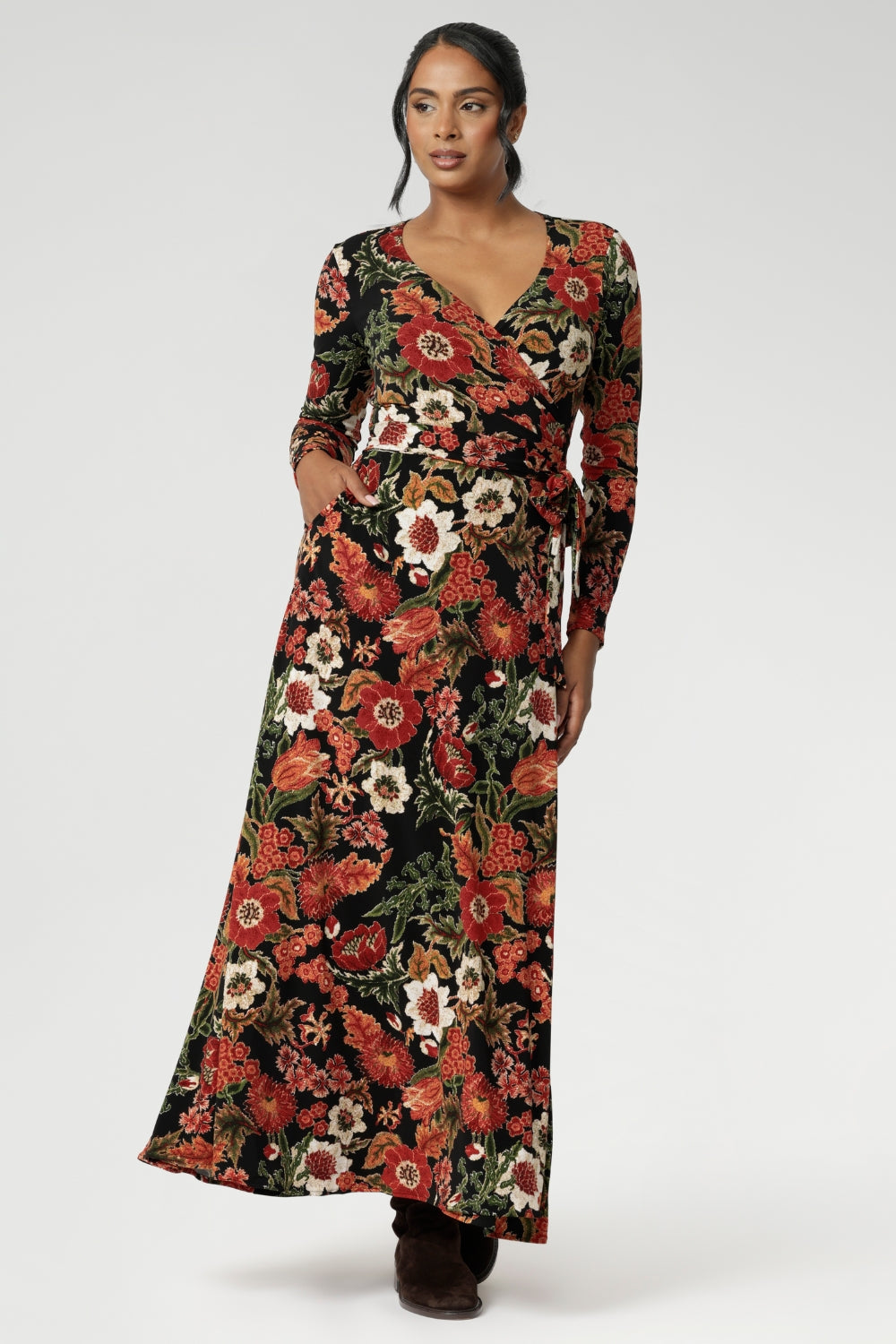 Designed with a double-layer back bodice for added structure, this dress provides a flattering silhouette and maximum comfort. Available in sizes 8 to 24, the Kimberley Maxi Dress is a versatile, inclusive piece that offers timeless style. Whether you're dressing up for a special occasion or adding sophistication to your everyday look, the Kimberley Maxi Dress in Tapestry is the ultimate wardrobe update to elevate your style.