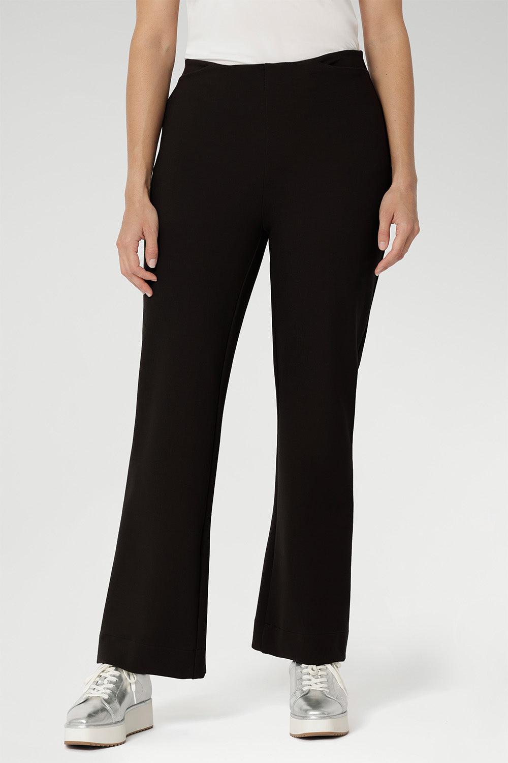 Proudly designed and made in Australia, the Lesley Pant in Cocoa is a timeless piece that blends modern tailoring with everyday ease. Available in 1 length and in sizes 8-24.