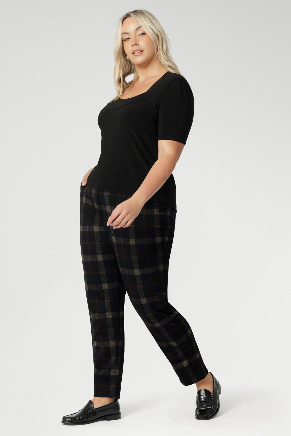 The full collection offers three beautifully coordinated pieces: the Lulu tapered pant, a wide leg pant for a softer silhouette, and a tailored blazer that pairs perfectly with both. Available in inclusive sizes 8 to 24, Leina + Fleur’s suiting redefines how women dress—confident, comfortable, and always ready for wherever the day leads. Shop the Cocoa Plaid collection online now.