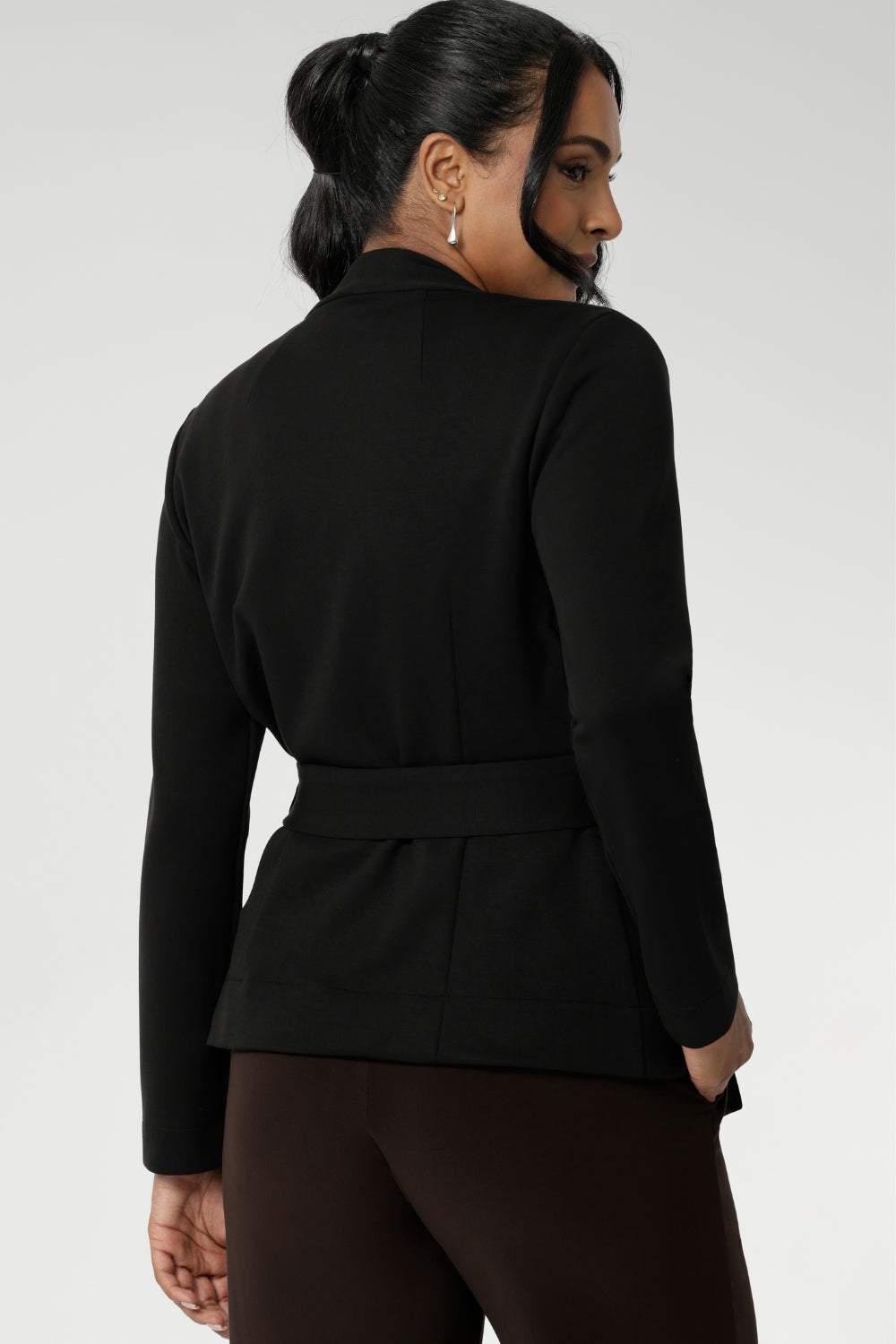 Lyndon features a double-layer jacket with angled front panels for a modern edge and a detachable waist tie with belt loops, allowing you to wear it open or cinched to define your silhouette. Available in size 8-24.