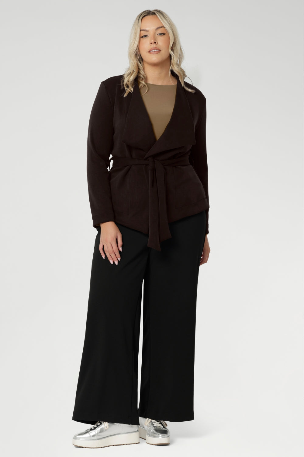 It can be worn open for a relaxed, effortless look, or cinched at the waist with its detachable tie belt for a more structured feel. Designed to sit just below the waist with a slightly longer front, the Lyndon Jacket complements both dresses and separates with ease.