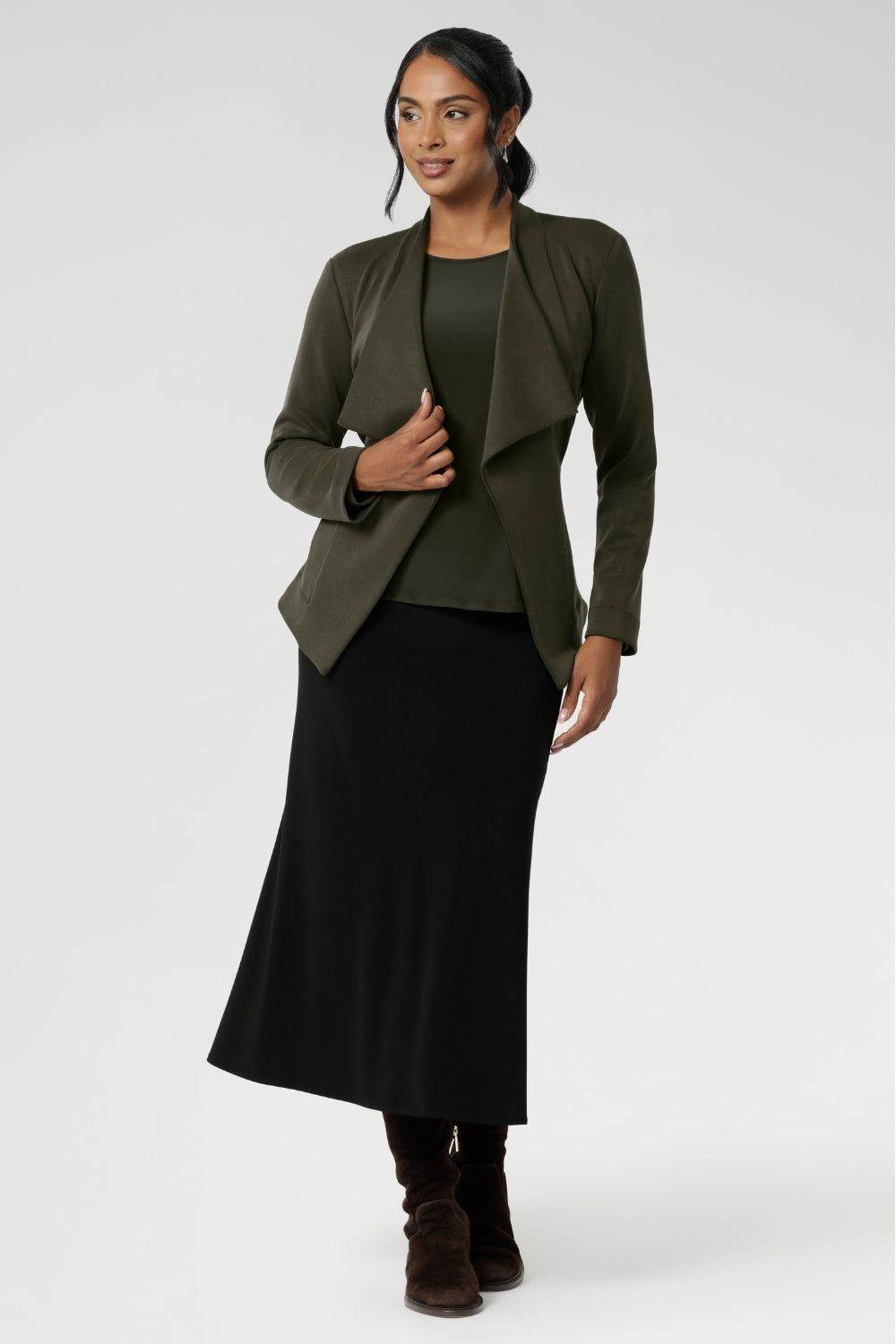The Mason Top is the perfect everyday essential, ideal for layering as the weather cools. With its sleek boat neckline and clean, sophisticated lines, the Mason Top in Tapestry will quickly become your go-to piece for effortless style. Made from soft, stretchy dry-touch jersey fabric, that is easy care and crease resistant.