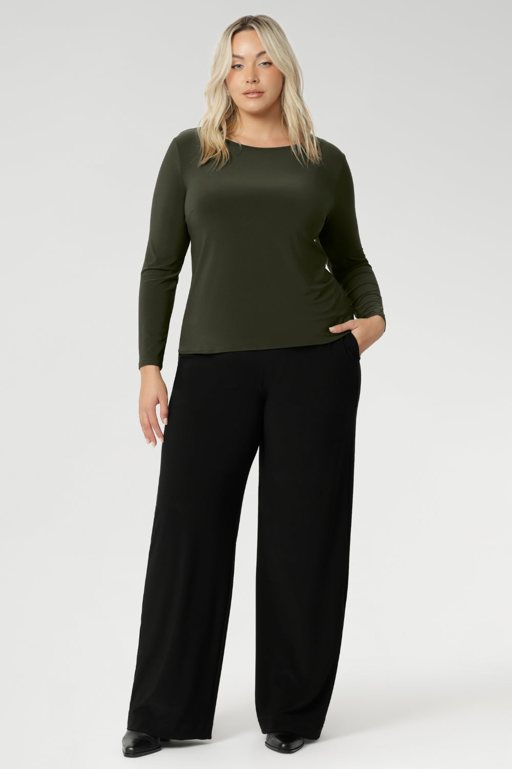 The Mason Top is the perfect everyday essential, ideal for layering as the weather cools. With its sleek boat neckline and clean, sophisticated lines, the Mason Top in Tapestry will quickly become your go-to piece for effortless style. Made from soft, stretchy dry-touch jersey fabric, that is easy care and crease resistant.