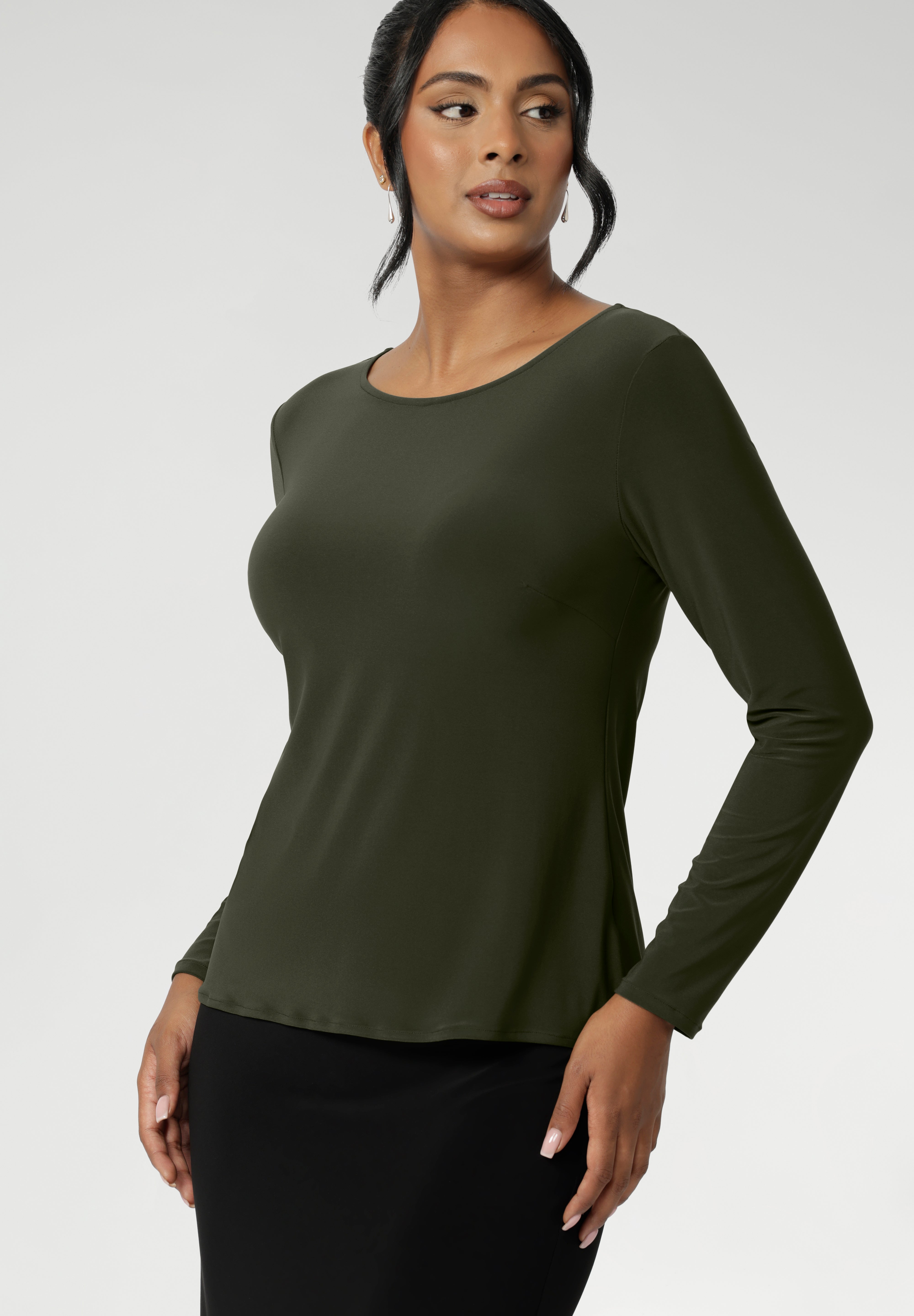 The Mason Top in Bracken will quickly become your go-to piece for effortless style. Perfect top for Autumn layering as the weather cools. The close-to-body fit is enhanced by bust darts for a flattering silhouette, while long sleeves offer warmth. The straight hemline at the front and longer curved hemline at the back add a modern touch to this versatile piece. Available in sizes 8 to 24.