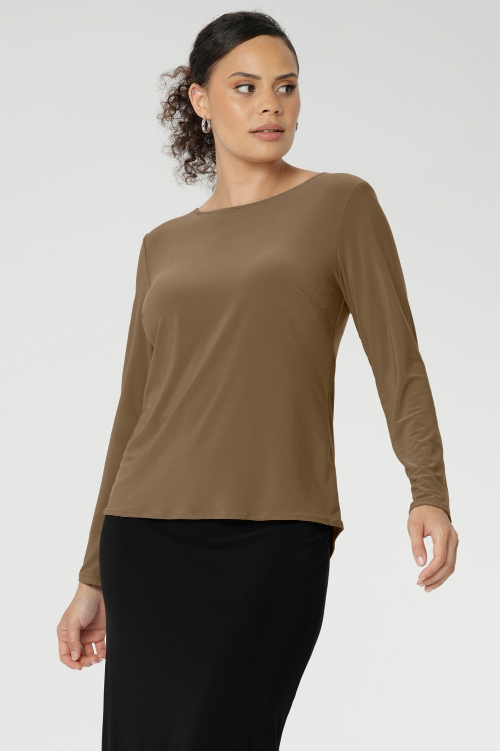 Mason features a close-to-body silhouette with flattering bust darts for subtle shaping, making it ideal for layering or wearing on its own as the seasons change. The straight front hemline is balanced by a gently curved back hem, adding a modern edge to this clean and polished style. Whether paired with tailored pants for the office or dressed down with denim for the weekend, the Mason Top is a reliable go-to that transitions seamlessly from day to night.