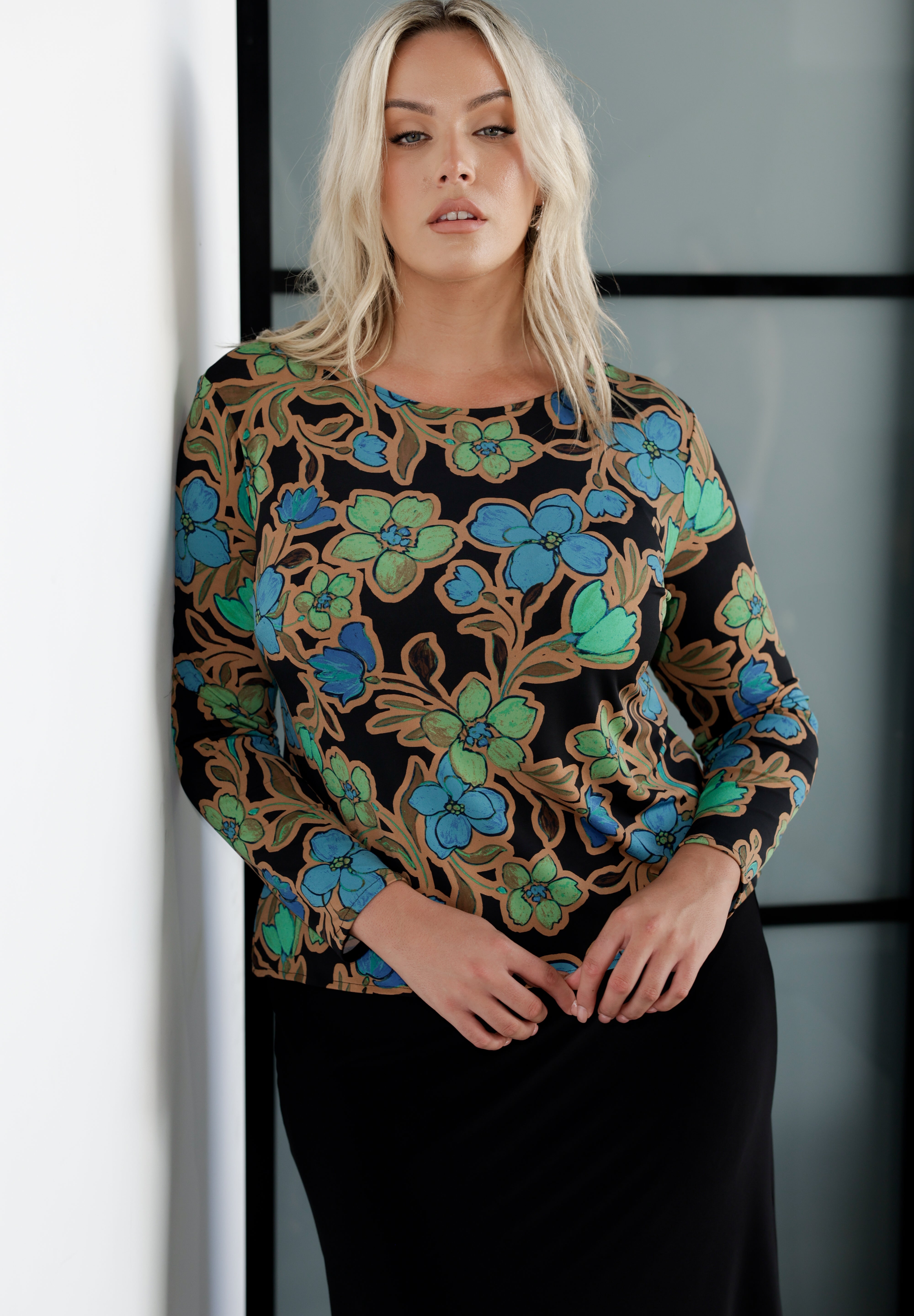 Made from Dry Touch Jersey fabric with a soft stretch, the Mason Top is both comfortable and stylish. It has a boat neckline for a refined look, bust darts for a flattering fit, and a close-to-body shape that enhances your silhouette.