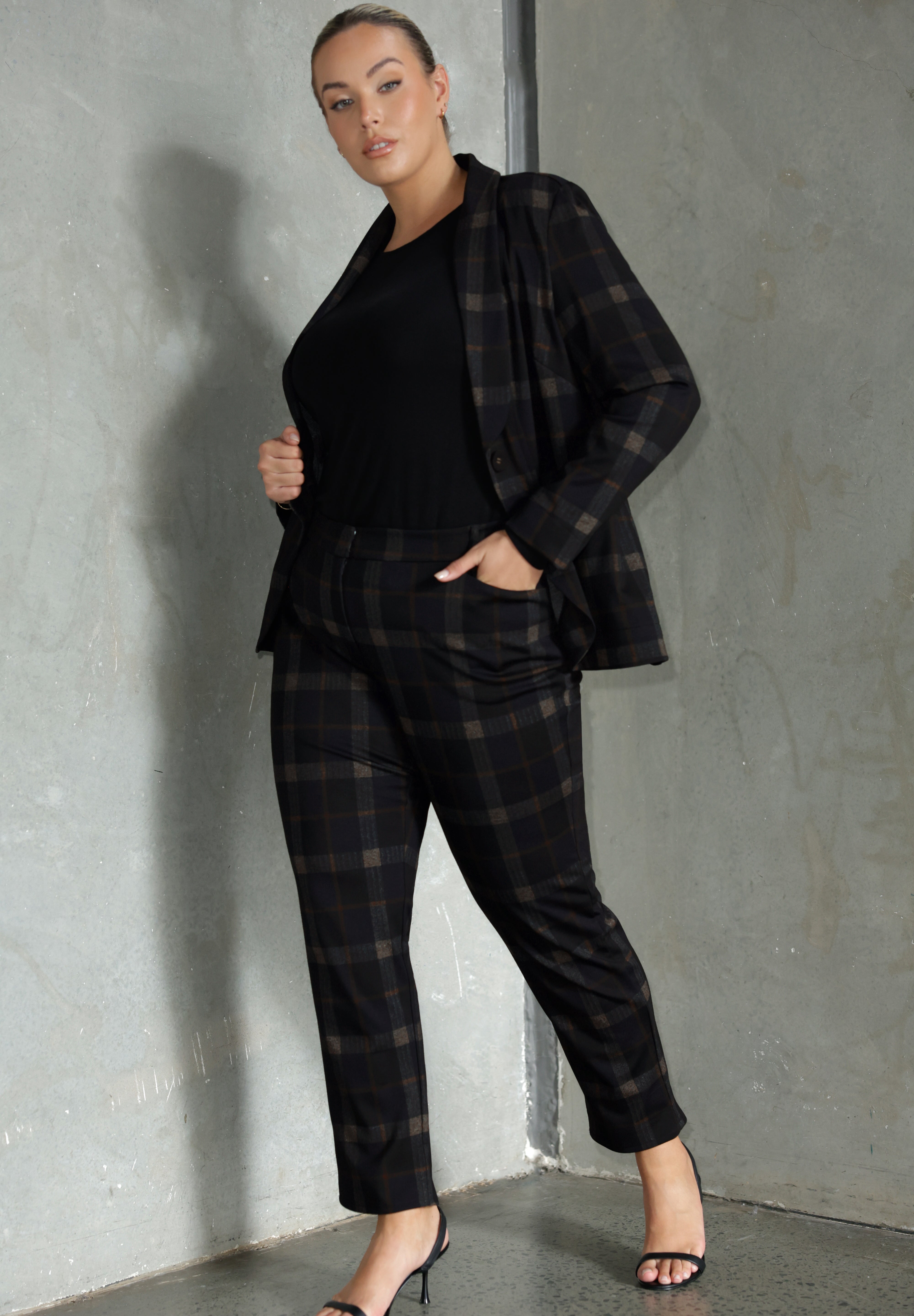 The suiting collection from Leina + Fleur is a masterclass in modern tailoring, designed in luxe ponte fabric that offers the perfect balance of structure and comfort. Thoughtfully constructed to move with you, this collection delivers polished silhouettes without compromising on wearability. At the heart of the range is the Lulu Pant—a contemporary take on classic tailoring.