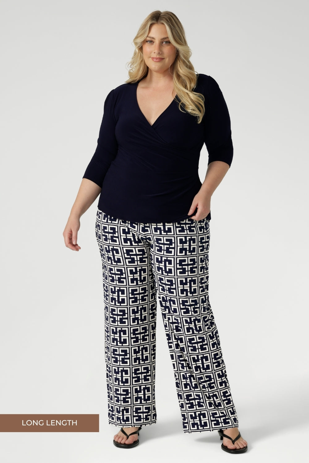 Designed to suit every lifestyle, this best-selling pant offers a refined yet relaxed silhouette with a flattering straight-leg cut, deep double-layer waistband, and practical side pockets finished with subtle topstitching. Available in three lengths, the Monroe Pant adapts to your shape and height.