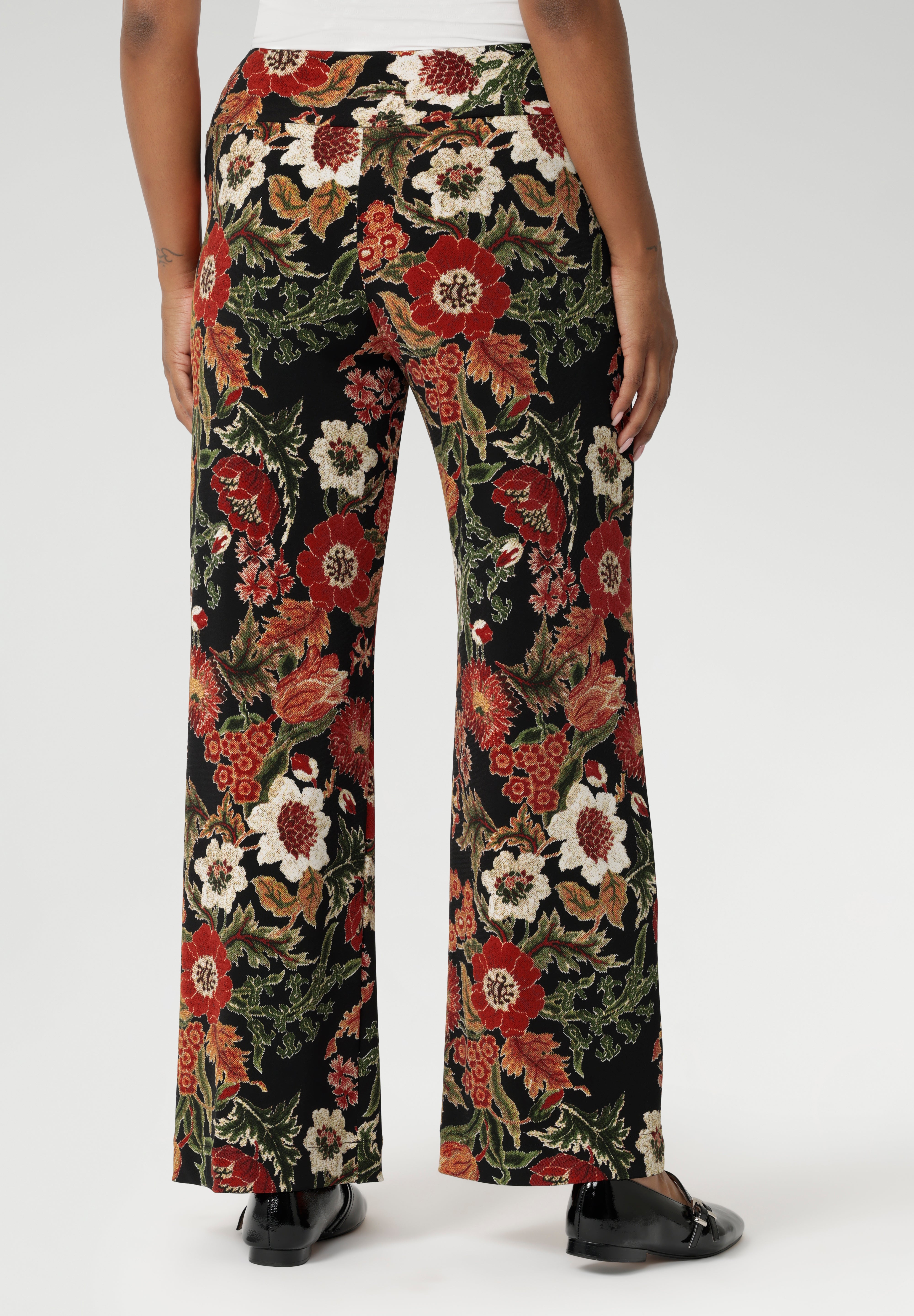 Our best selling Monroe Pant is made from our luxe jersey base that drapes beautifully and feels comfortable to wear all day. Available in sizes 8 to 24 and offered in three different pant lengths, there's a perfect fit for every woman.
