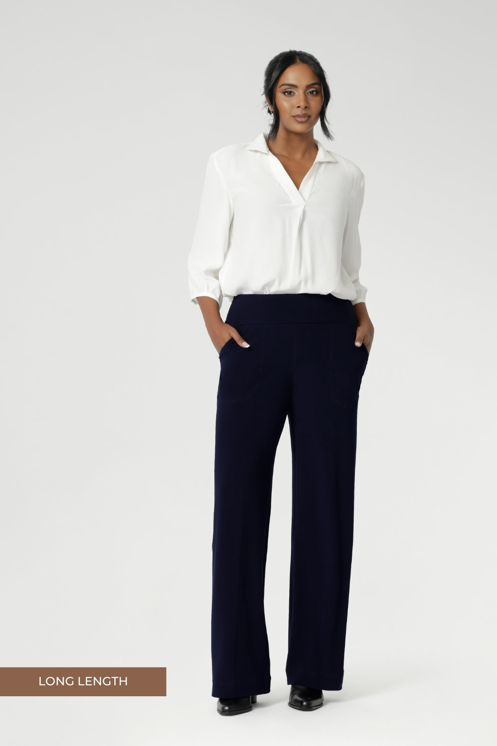 Women's size inclusive work pants. Pictured on a size 10 woman, these comfortable navy corporate pants. Full length navy, straight leg pants with stretch. Shop in sizes 8-24. Over 30s woman wears the Monroe Pants Navy in the long length.