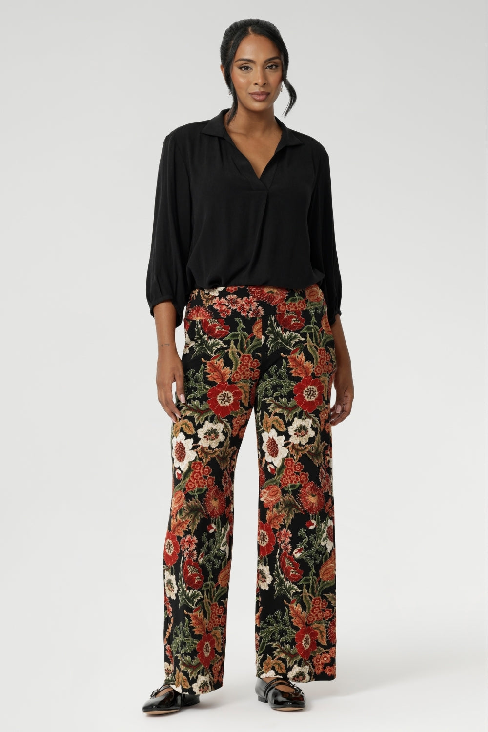The Monroe Pant is the ultimate workwear essential, offering the perfect balance of style, comfort, and versatility. Crafted from a floral-printed dry-touch jersey fabric, these pants drape beautifully while providing all-day stretch and comfort. Available in sizes 8 to 24.