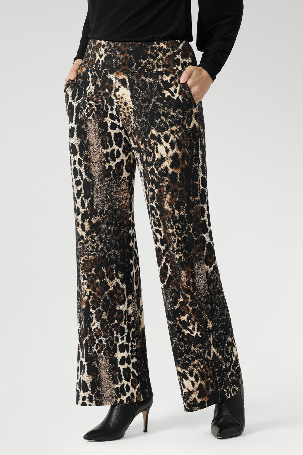 This pull-on style features a deep, double-layer waistband for added support and ease, along with side pockets enhanced by subtle topstitching for a polished finish.