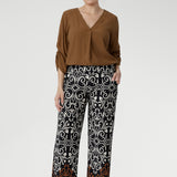 Crafted from our signature deluxe slinky jersey, our best-selling Monroe Pant offers the perfect balance of versatility and sophistication.