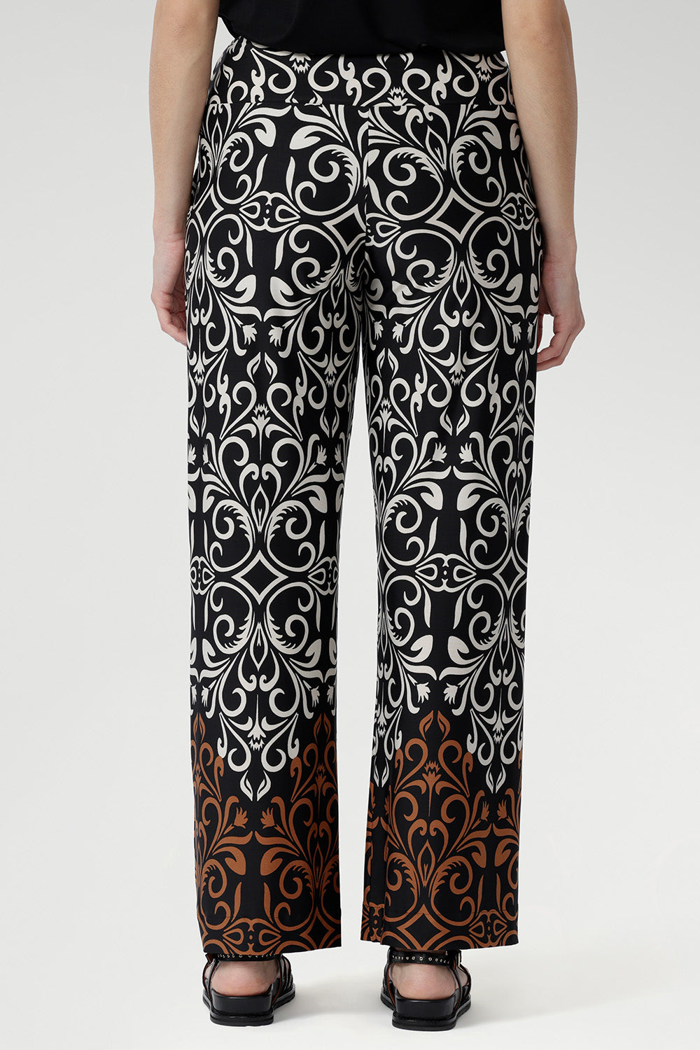 Whether you're dressing for work or mixing and matching for casual looks, the Monroe Pant ensures you look chic and feel comfortable all day long. Available in 3 lengths.