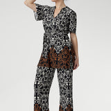 Crafted from our signature deluxe slinky jersey, our best-selling Monroe Pant offers the perfect balance of versatility and sophistication. Size 10 woman wears her